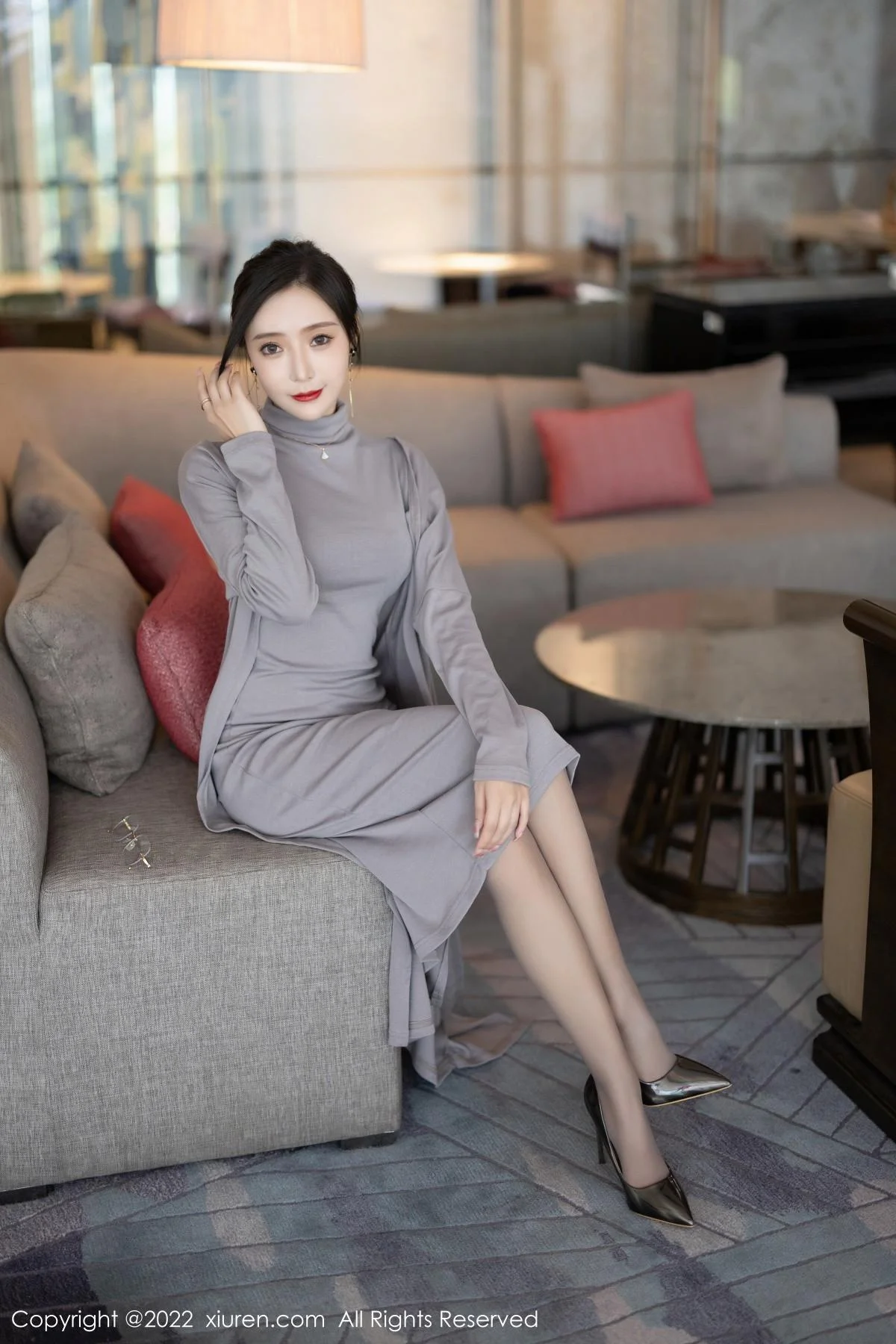 王馨瑶yanni女学者的反转主题典雅灰色长裙性感迷人写真 第 22 张