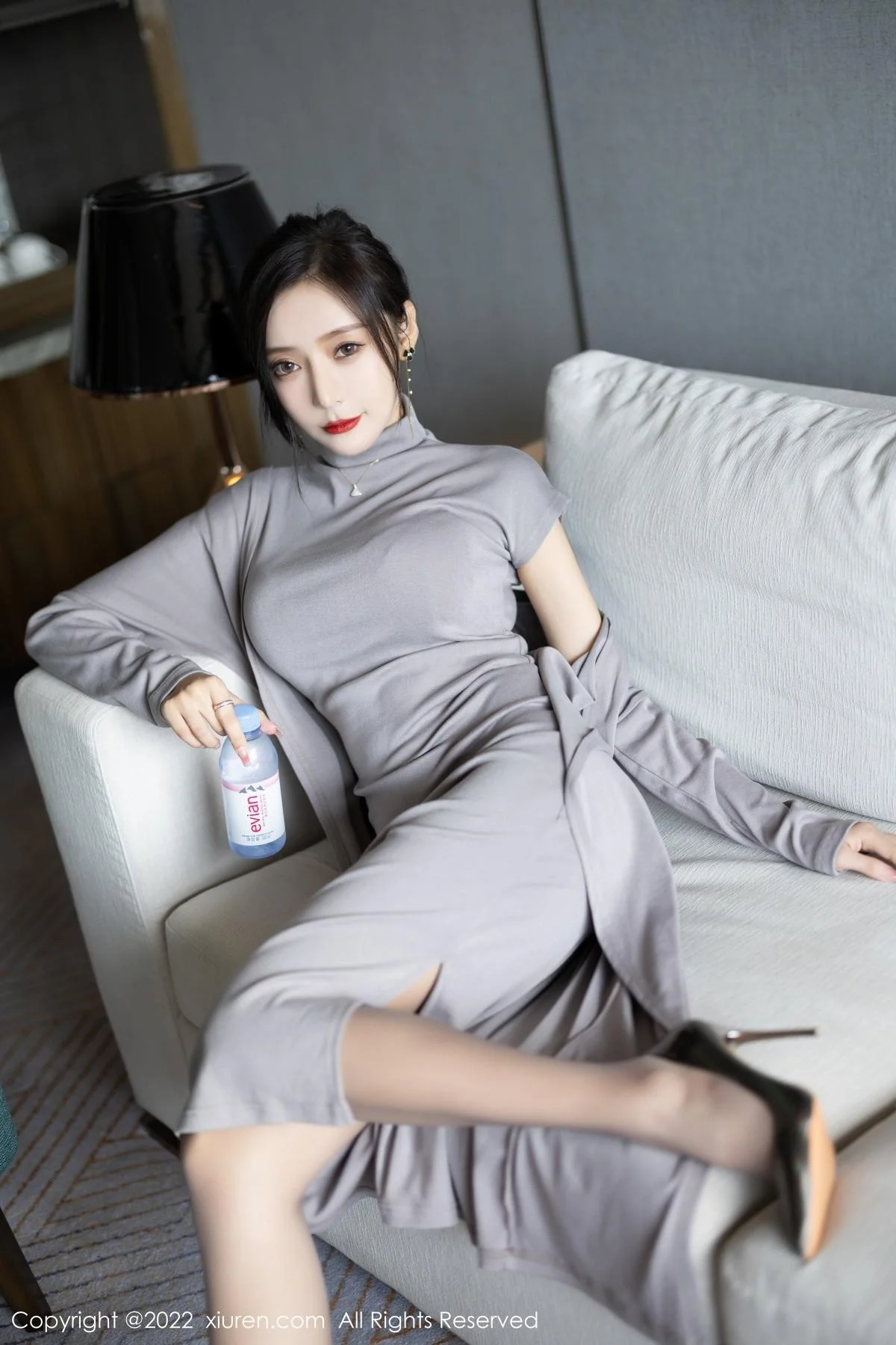 王馨瑶yanni女学者的反转主题典雅灰色长裙性感迷人写真 第 26 张