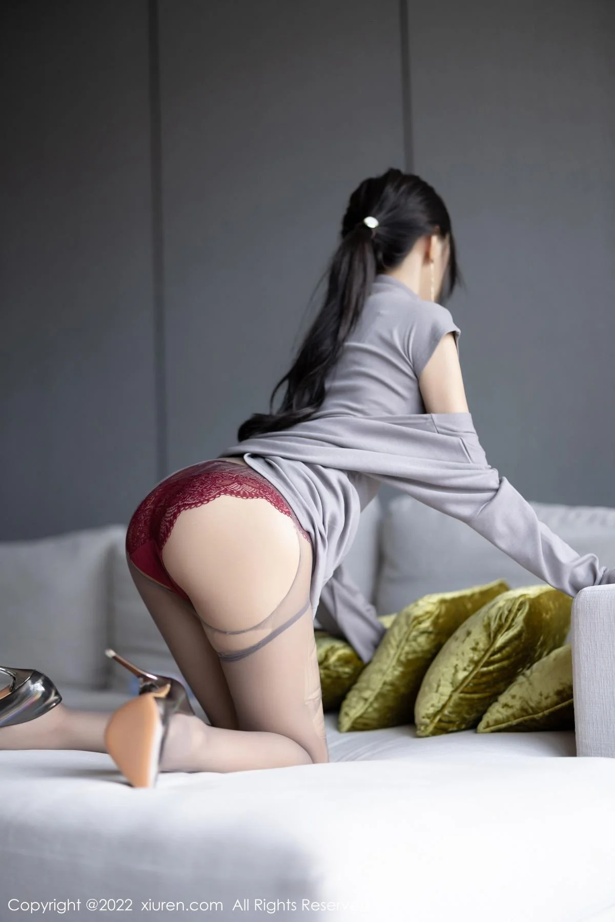 王馨瑶yanni女学者的反转主题典雅灰色长裙性感迷人写真 第 42 张