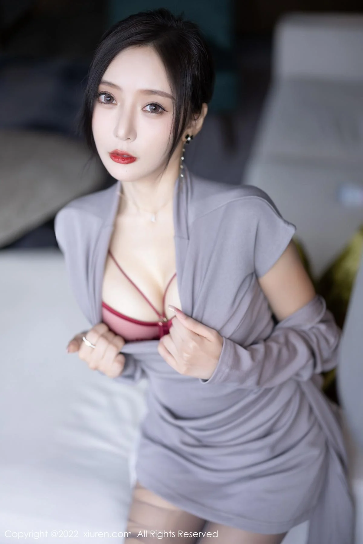 王馨瑶yanni女学者的反转主题典雅灰色长裙性感迷人写真 第 50 张