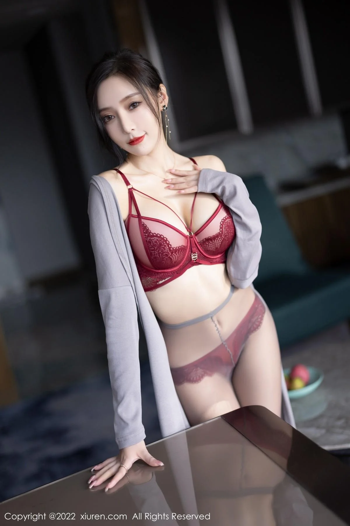 王馨瑶yanni女学者的反转主题典雅灰色长裙性感迷人写真 第 52 张