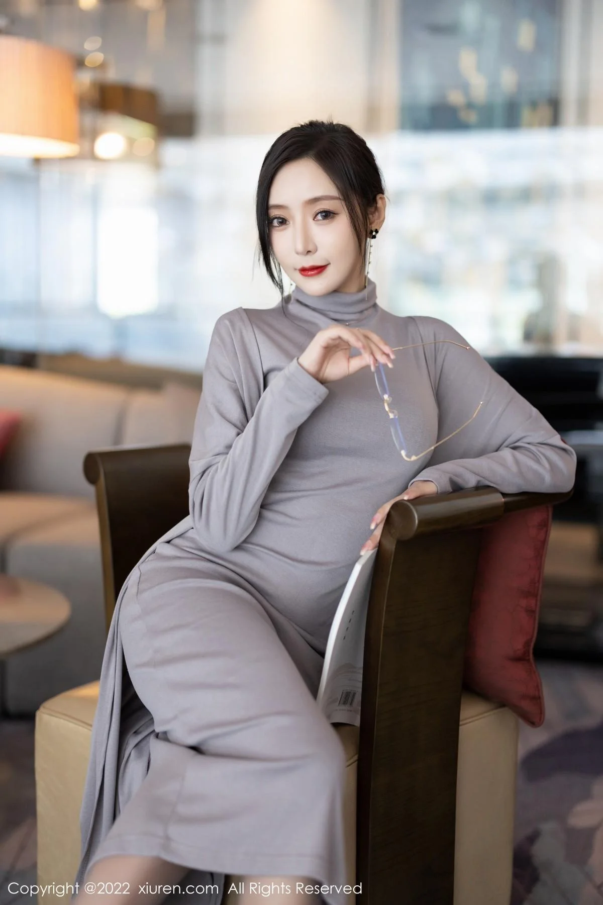 王馨瑶yanni女学者的反转主题典雅灰色长裙性感迷人写真 第 8 张