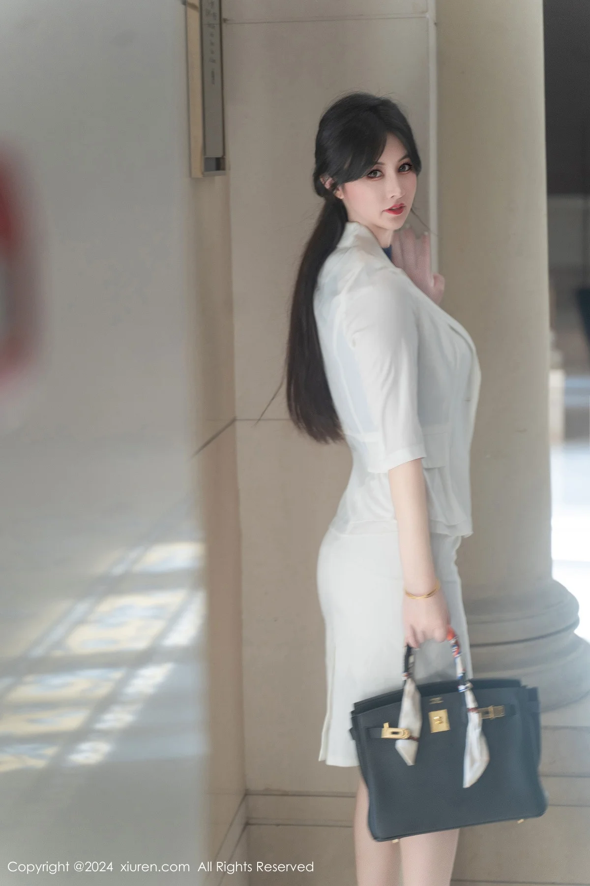 诗诗kiki酒店剧情性感白衬衫配超薄肉丝秀曼妙身姿绝美写真 第 1 张