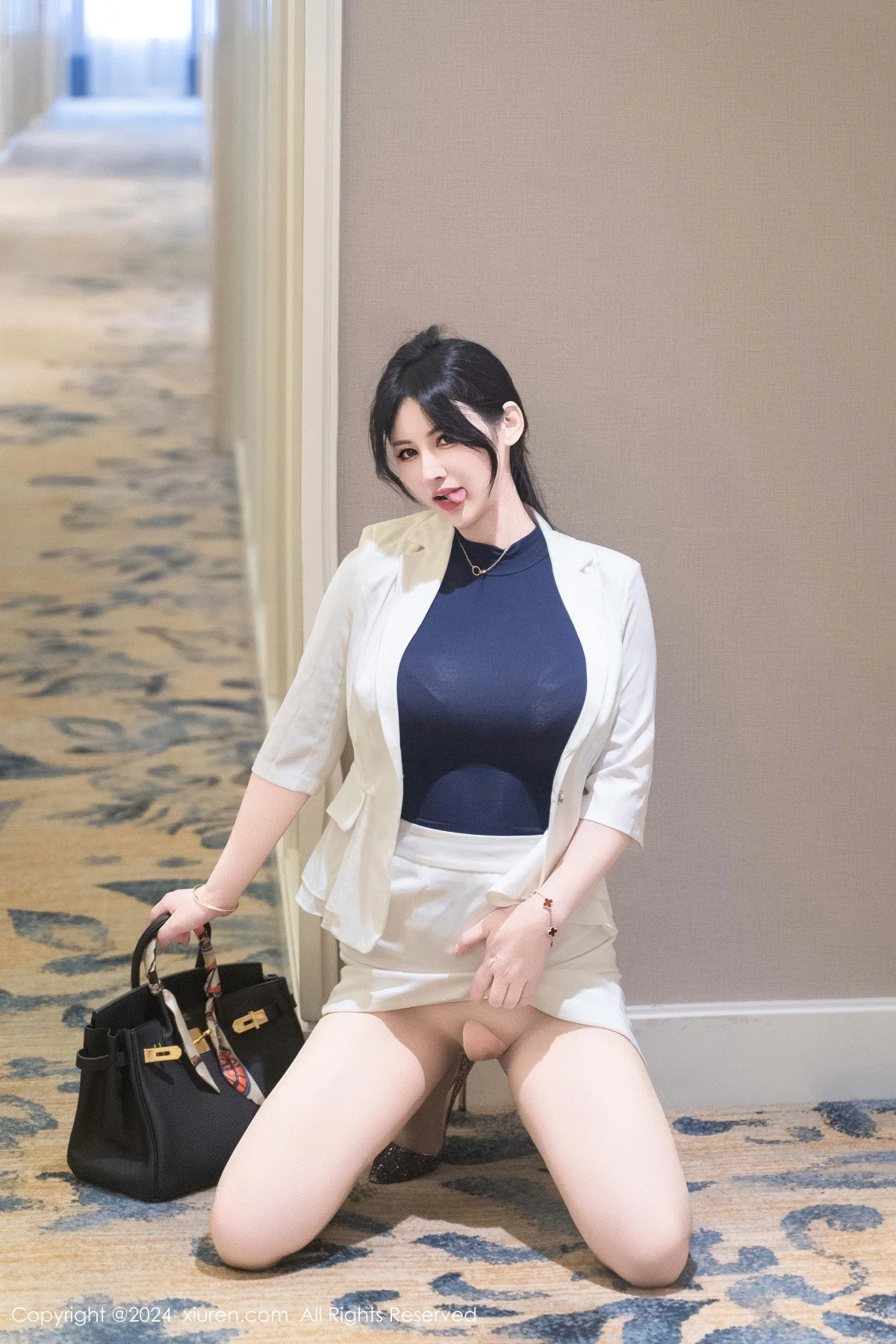 诗诗kiki酒店剧情性感白衬衫配超薄肉丝秀曼妙身姿绝美写真 第 21 张