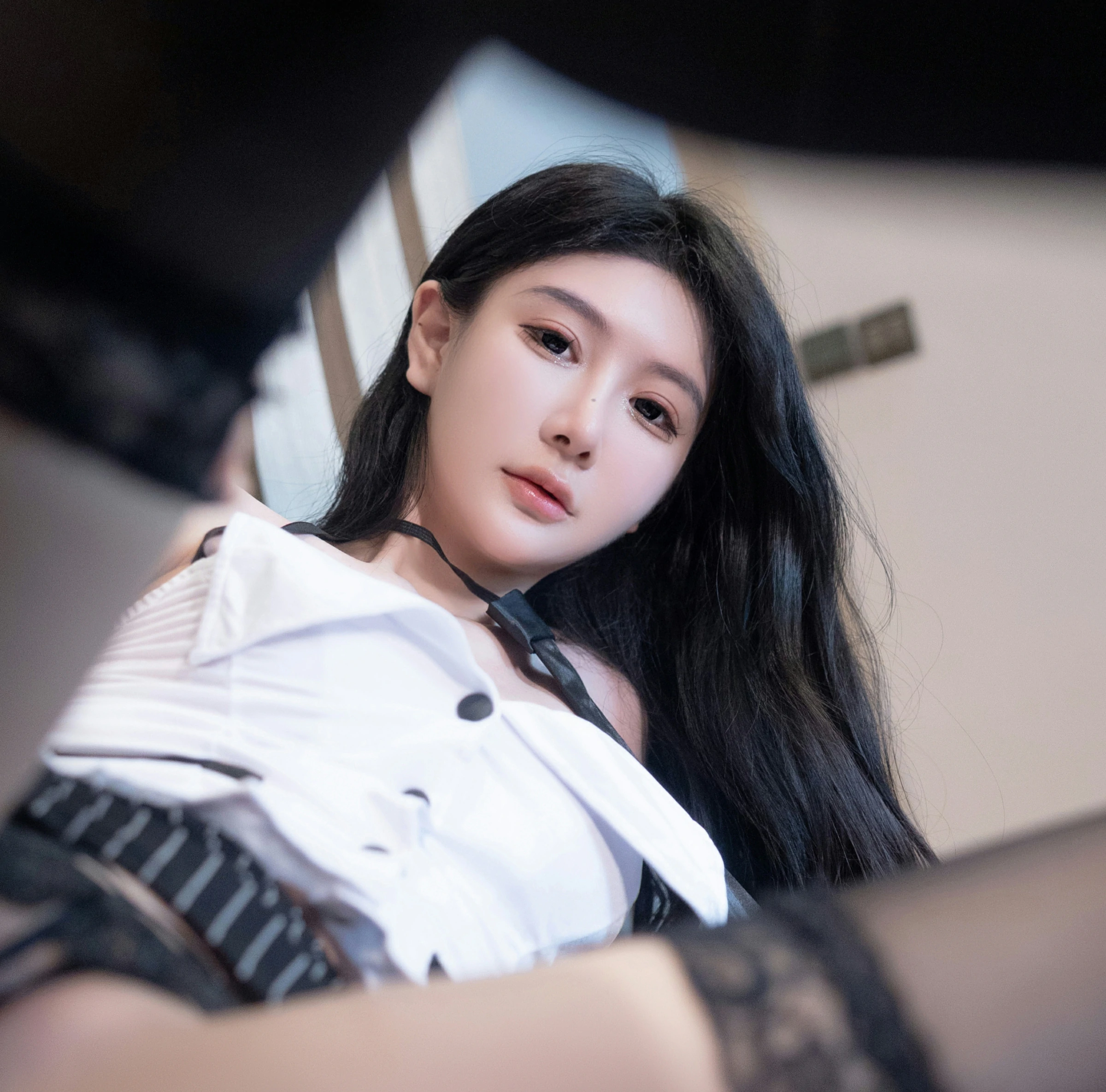[秀人付费] 谢小蒽(幼幼) 诱人私拍福利 白衣黑丝 第 35 张