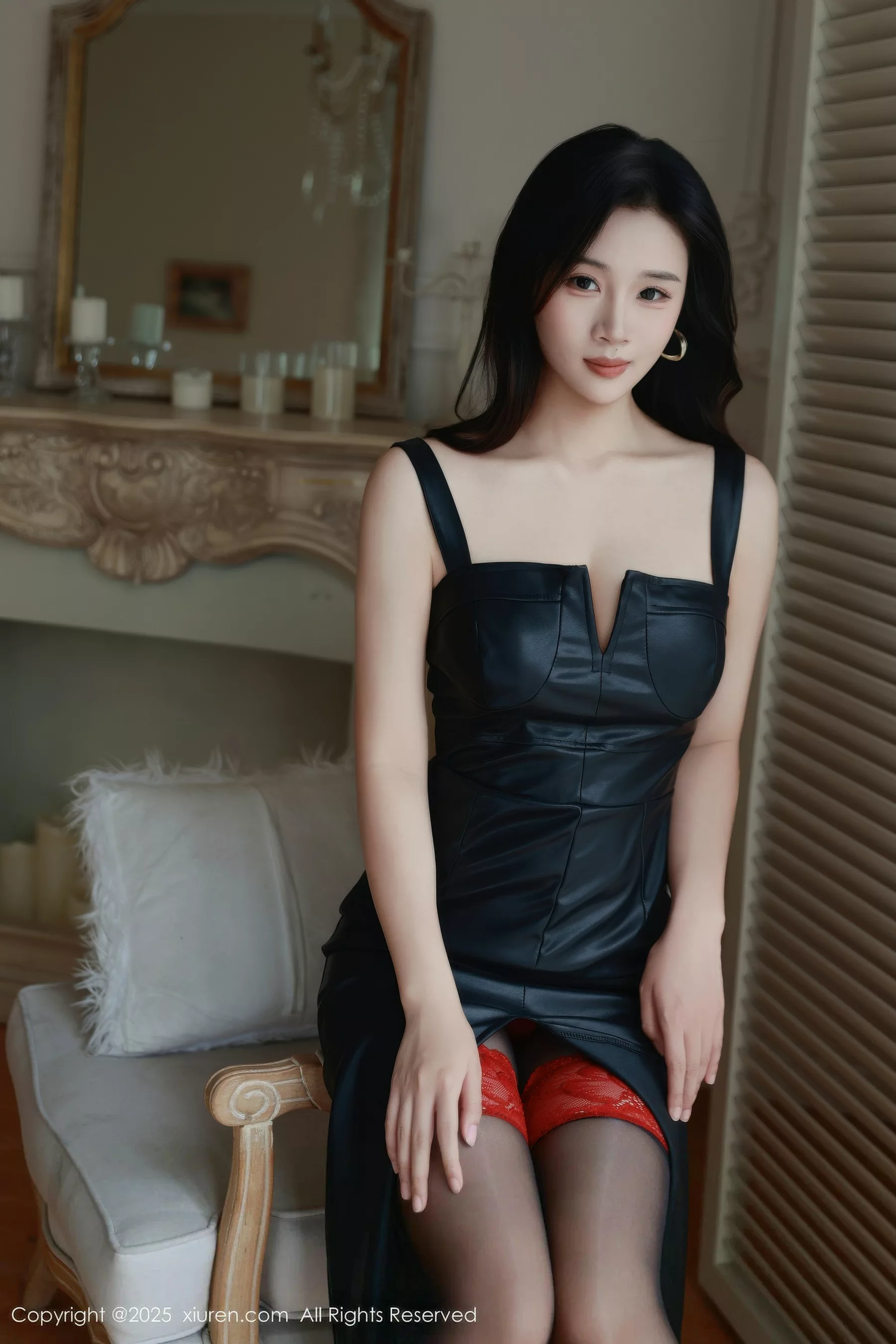 南乔性感黑色皮裙露黑色内衣配黑丝裤袜秀白嫩肌肤绝美写真 第 10 张