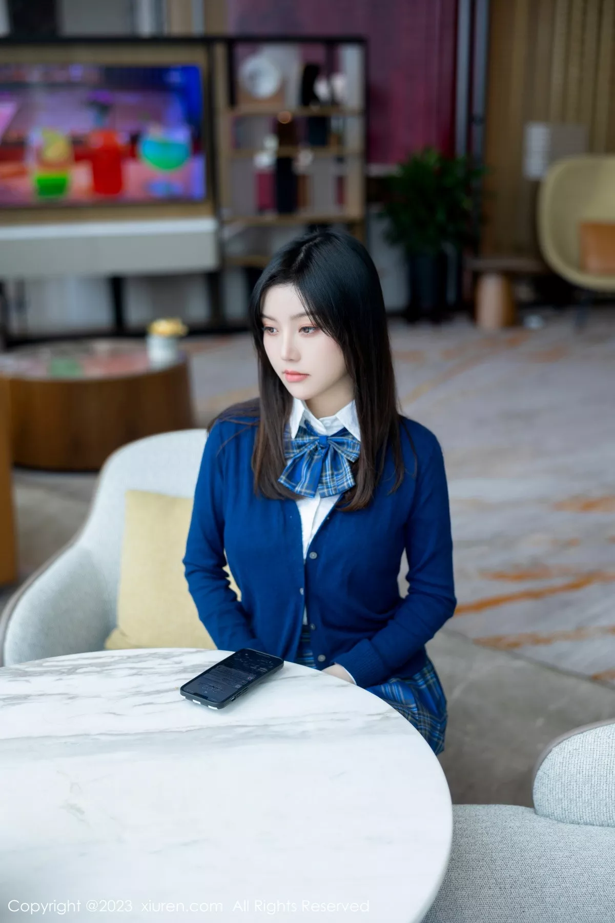 豆瓣酱性感蓝色上衣配蓝色格子短裙露白色蕾丝内衣绝美写真 第 32 张