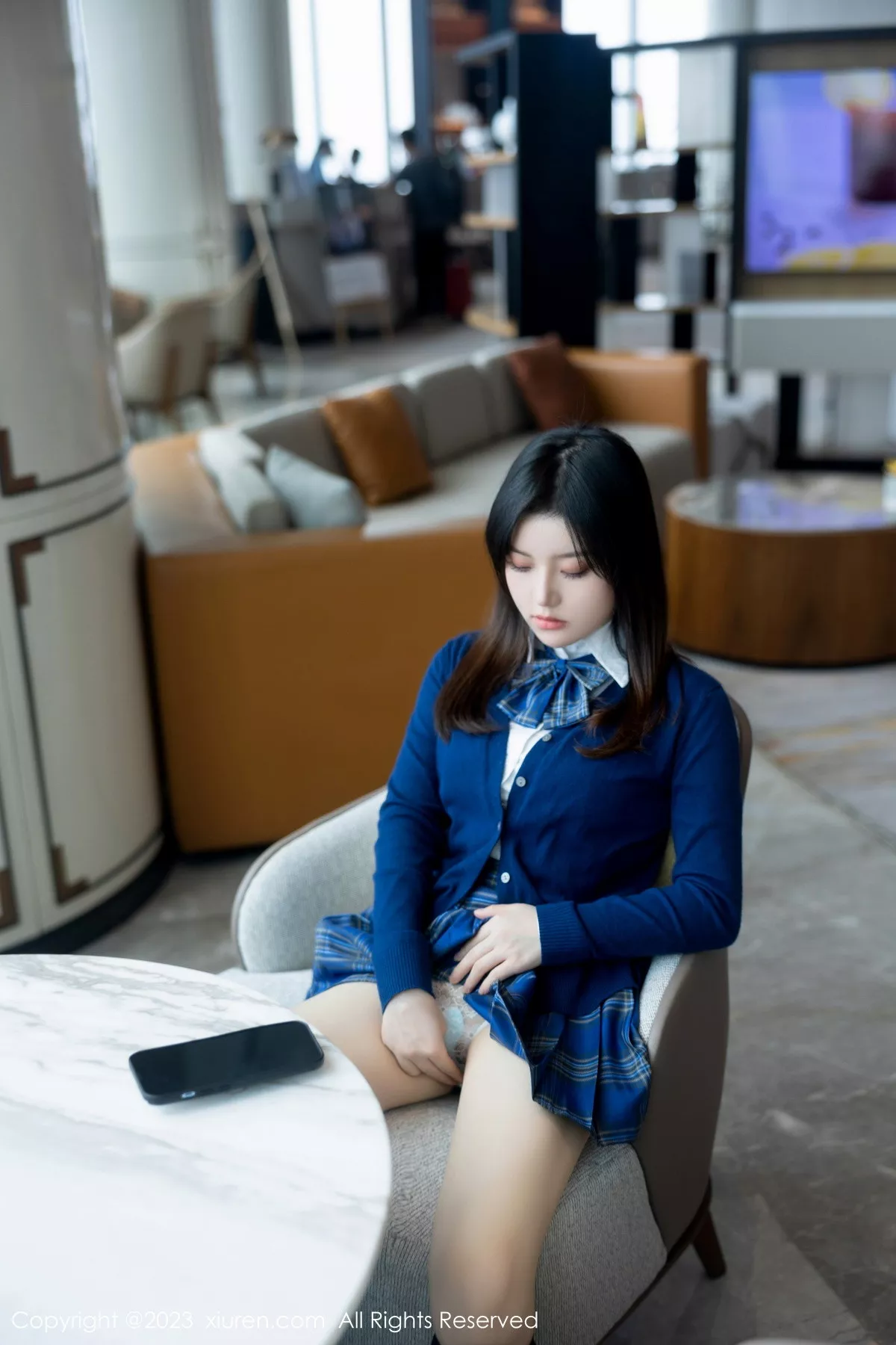 豆瓣酱性感蓝色上衣配蓝色格子短裙露白色蕾丝内衣绝美写真 第 33 张