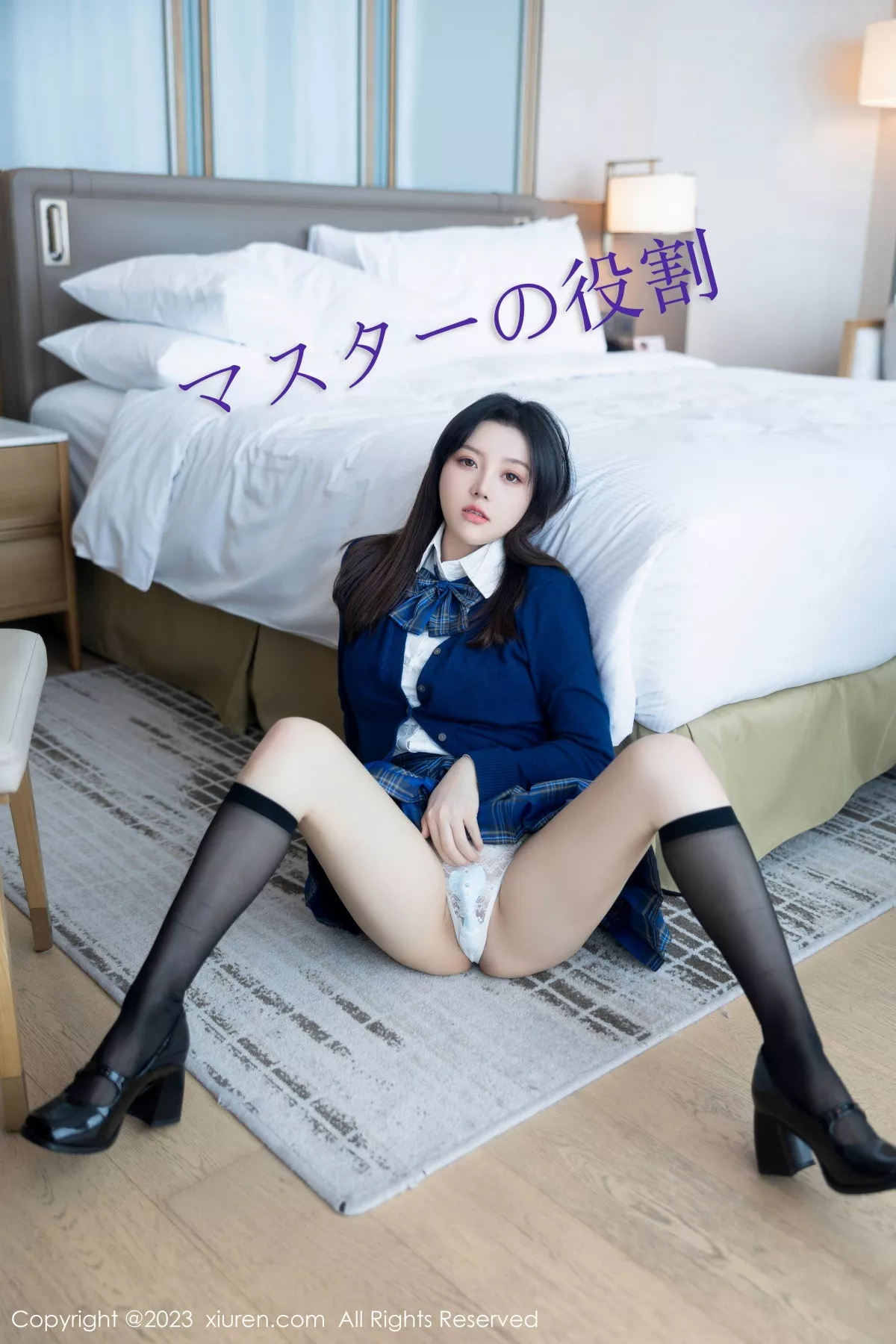 豆瓣酱性感蓝色上衣配蓝色格子短裙露白色蕾丝内衣绝美写真 第 43 张