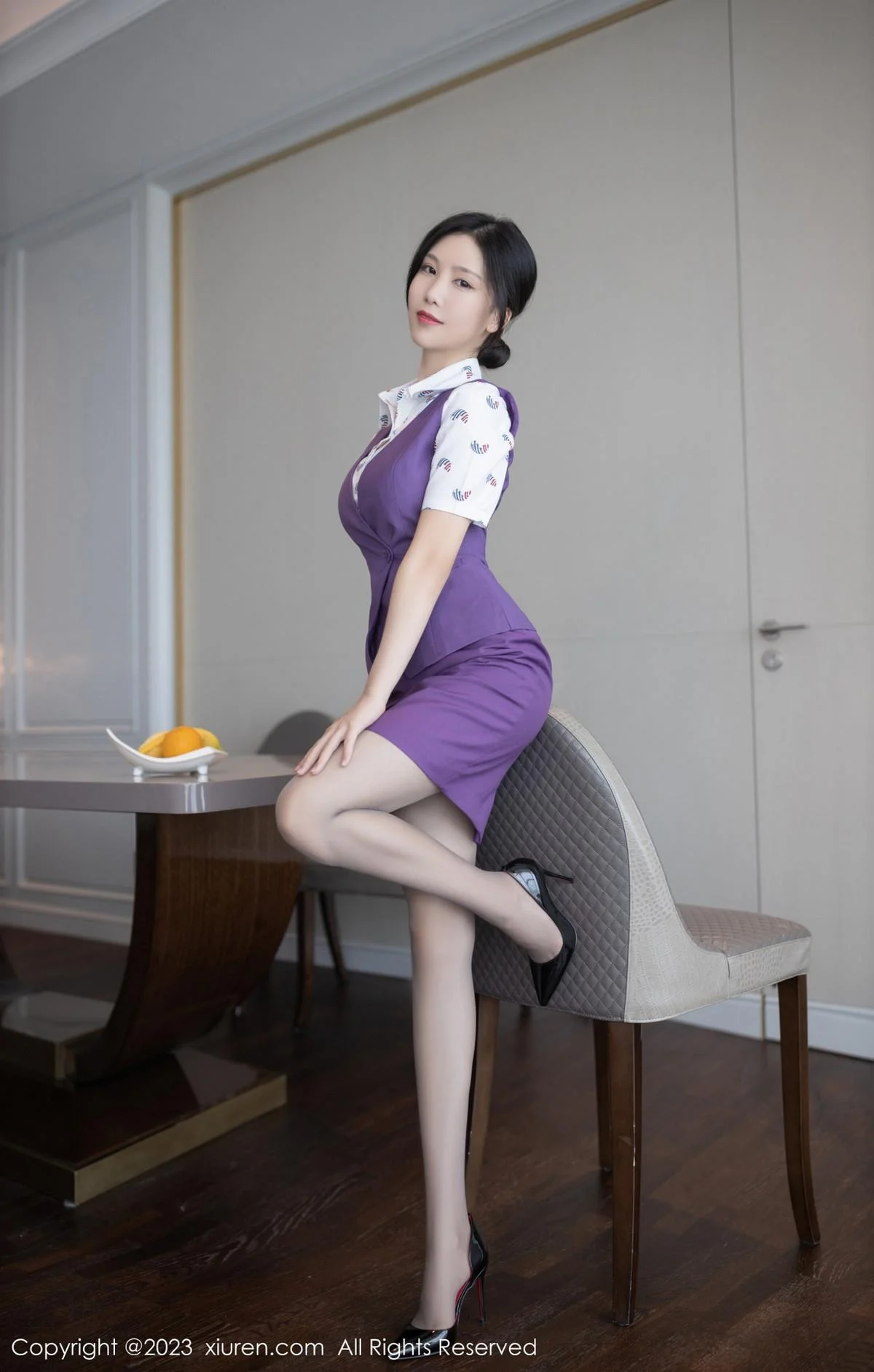 利世脱空姐制服露紫色内衣配超薄黑丝秀曼妙身姿绝美写真 第 12 张