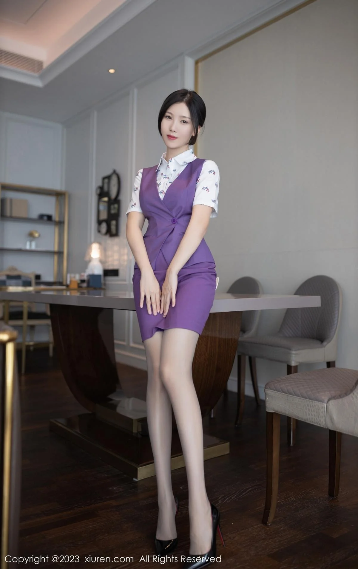 利世脱空姐制服露紫色内衣配超薄黑丝秀曼妙身姿绝美写真 第 4 张
