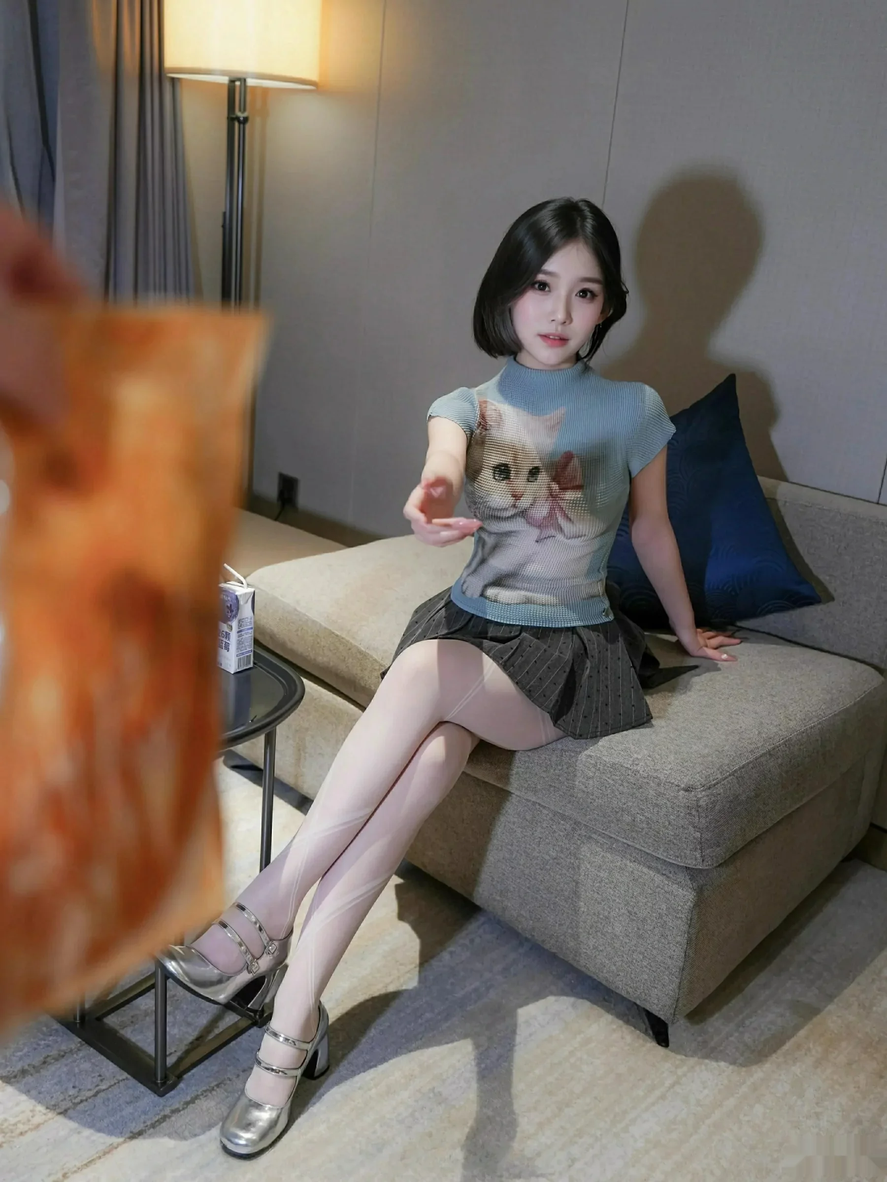 汁汁性感JK服饰露灰色内衣配白色丝袜秀曼妙身材绝美写真 第 11 张