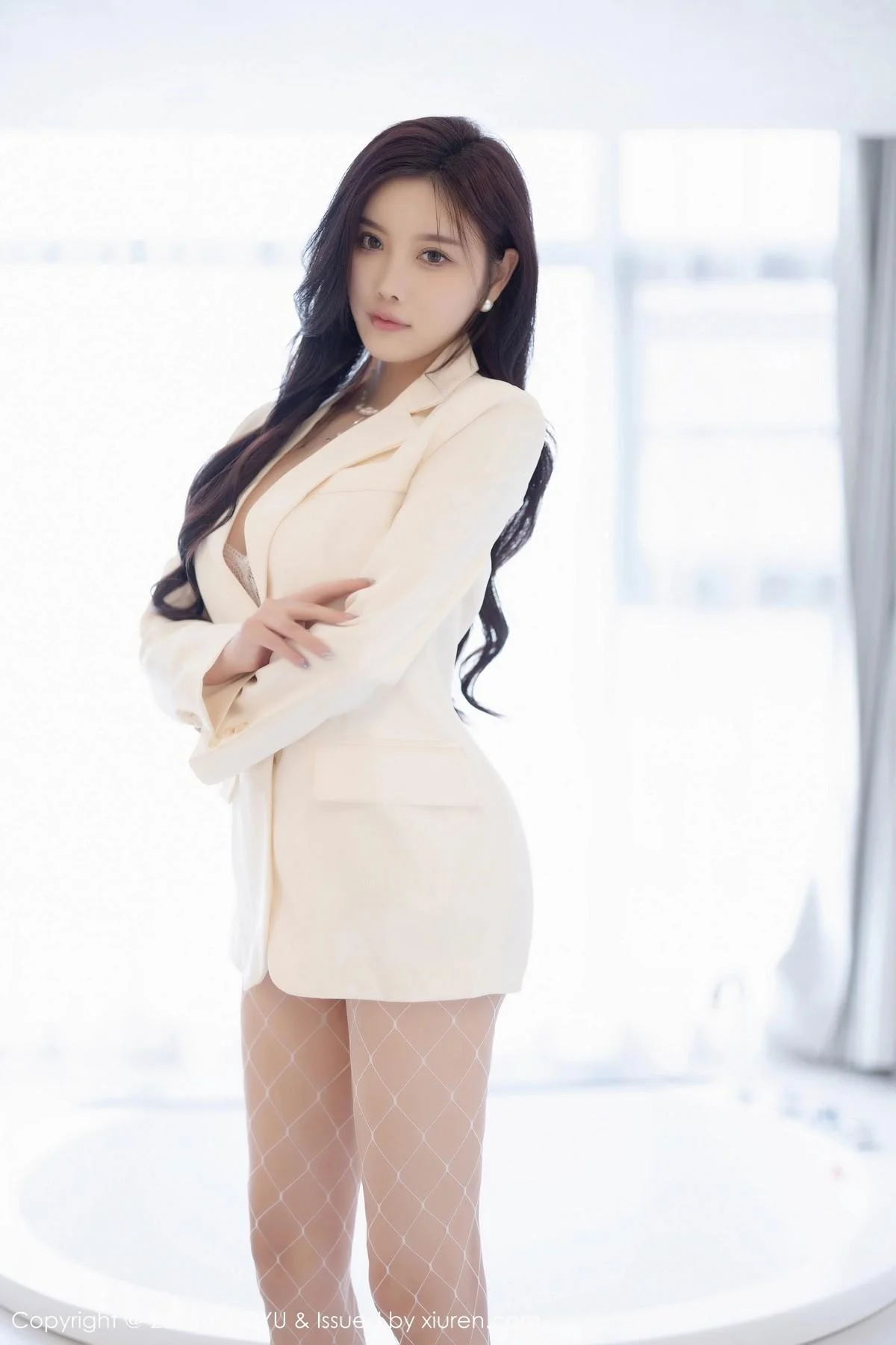 杨晨晨白色轻透蕾丝服饰+珍珠情趣内衣秀惹火身材绝美写真 第 7 张