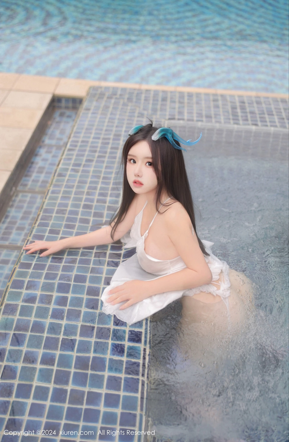 小薯条nienie小龙女装扮性感白色服饰配白丝袜完美绝美写真 第 14 张
