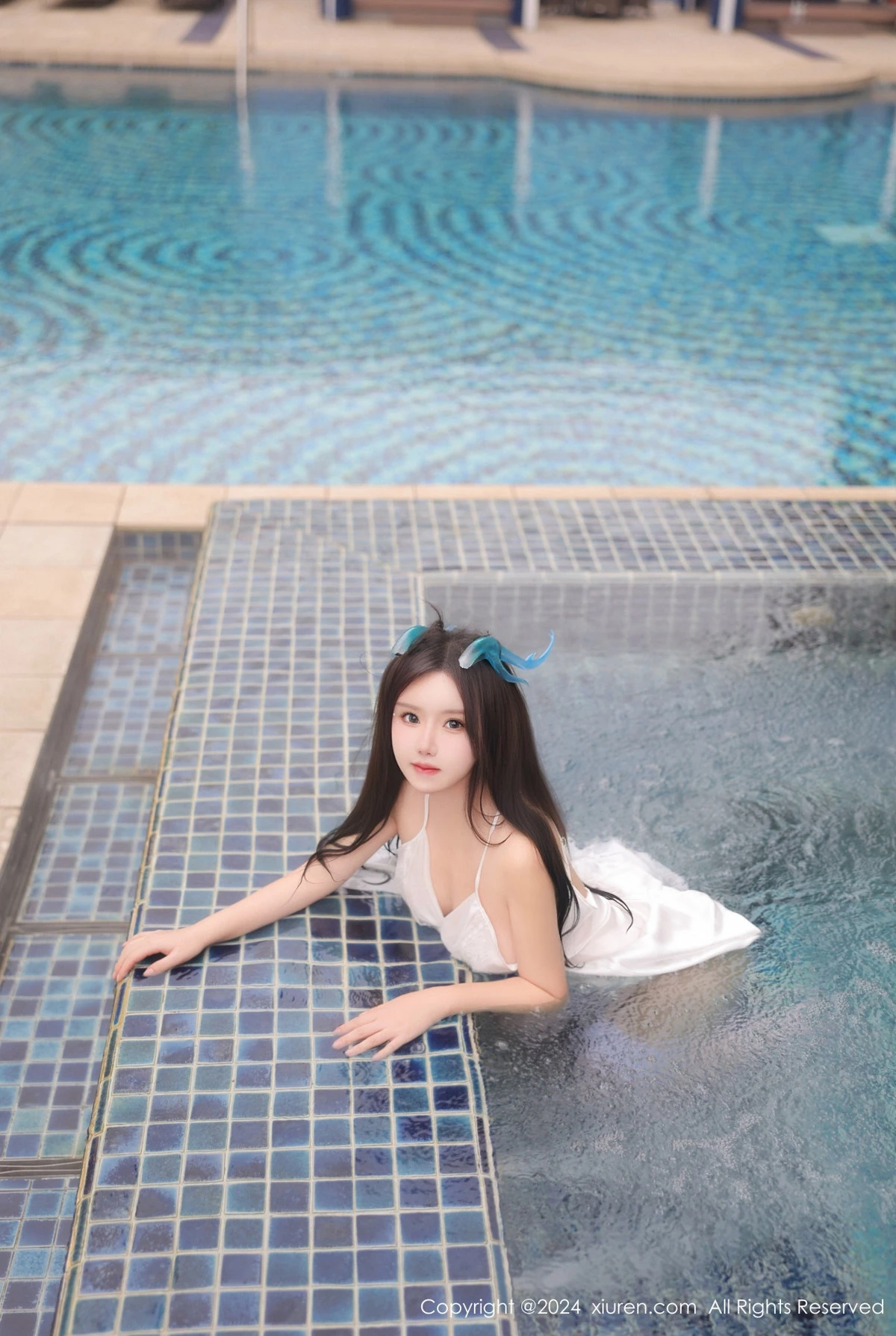 小薯条nienie小龙女装扮性感白色服饰配白丝袜完美绝美写真 第 15 张