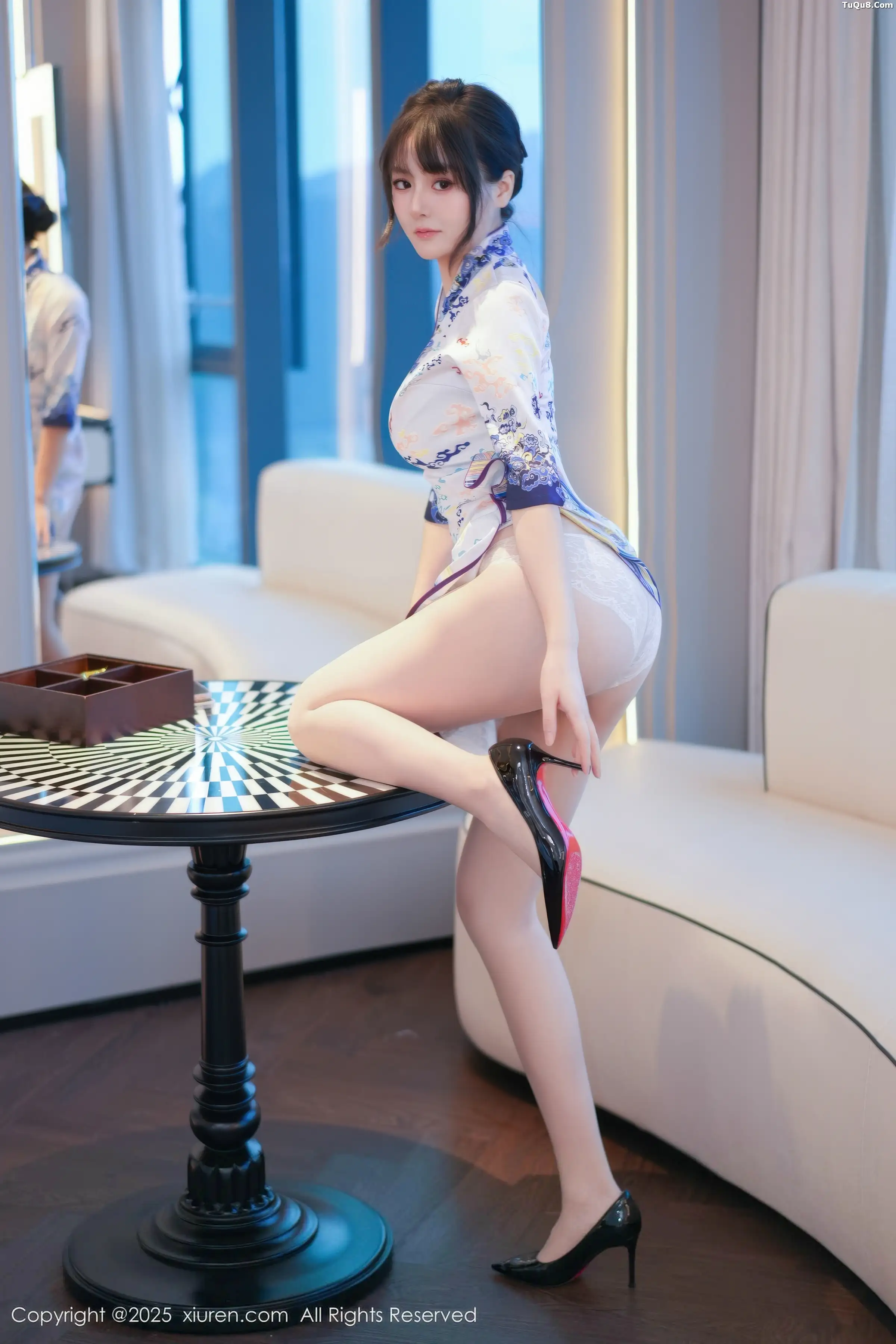 沈南汐RuRu性感浅色旗袍露白色蕾丝内衣秀凹凸身材绝美写真 第 13 张