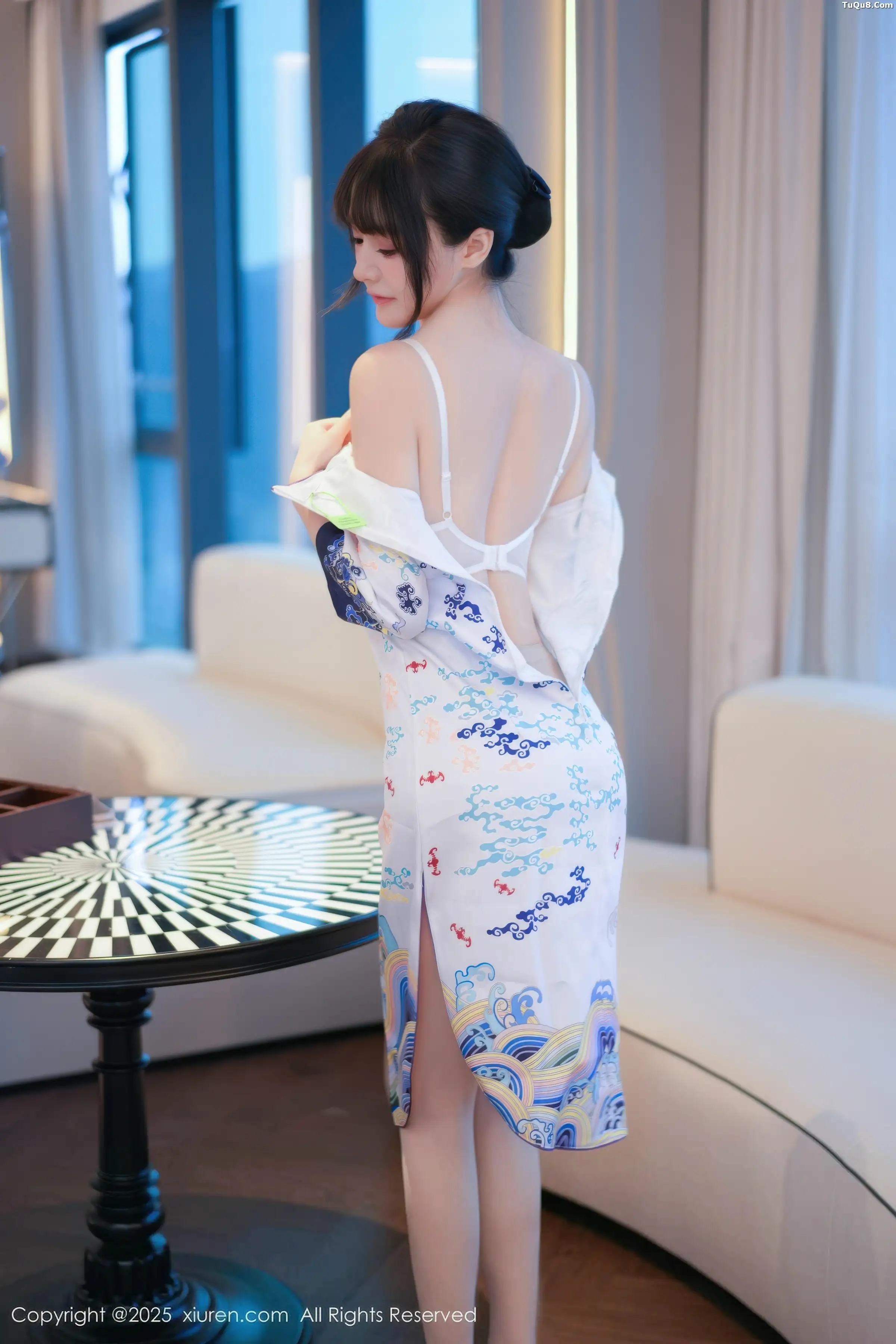 沈南汐RuRu性感浅色旗袍露白色蕾丝内衣秀凹凸身材绝美写真 第 28 张