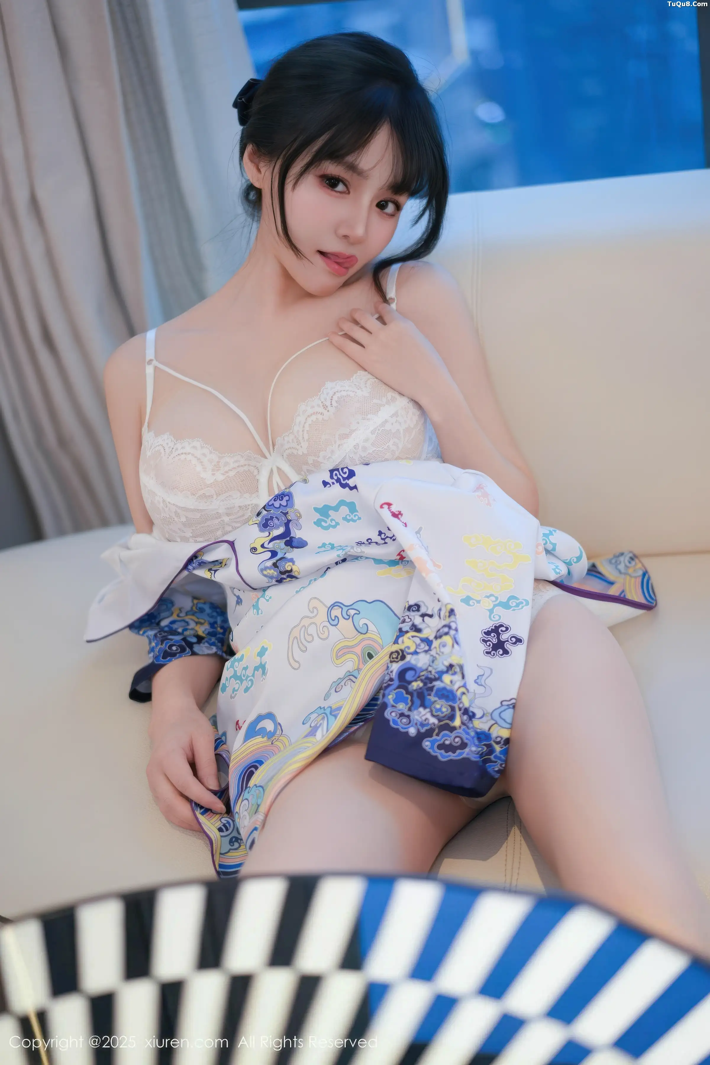 沈南汐RuRu性感浅色旗袍露白色蕾丝内衣秀凹凸身材绝美写真 第 36 张