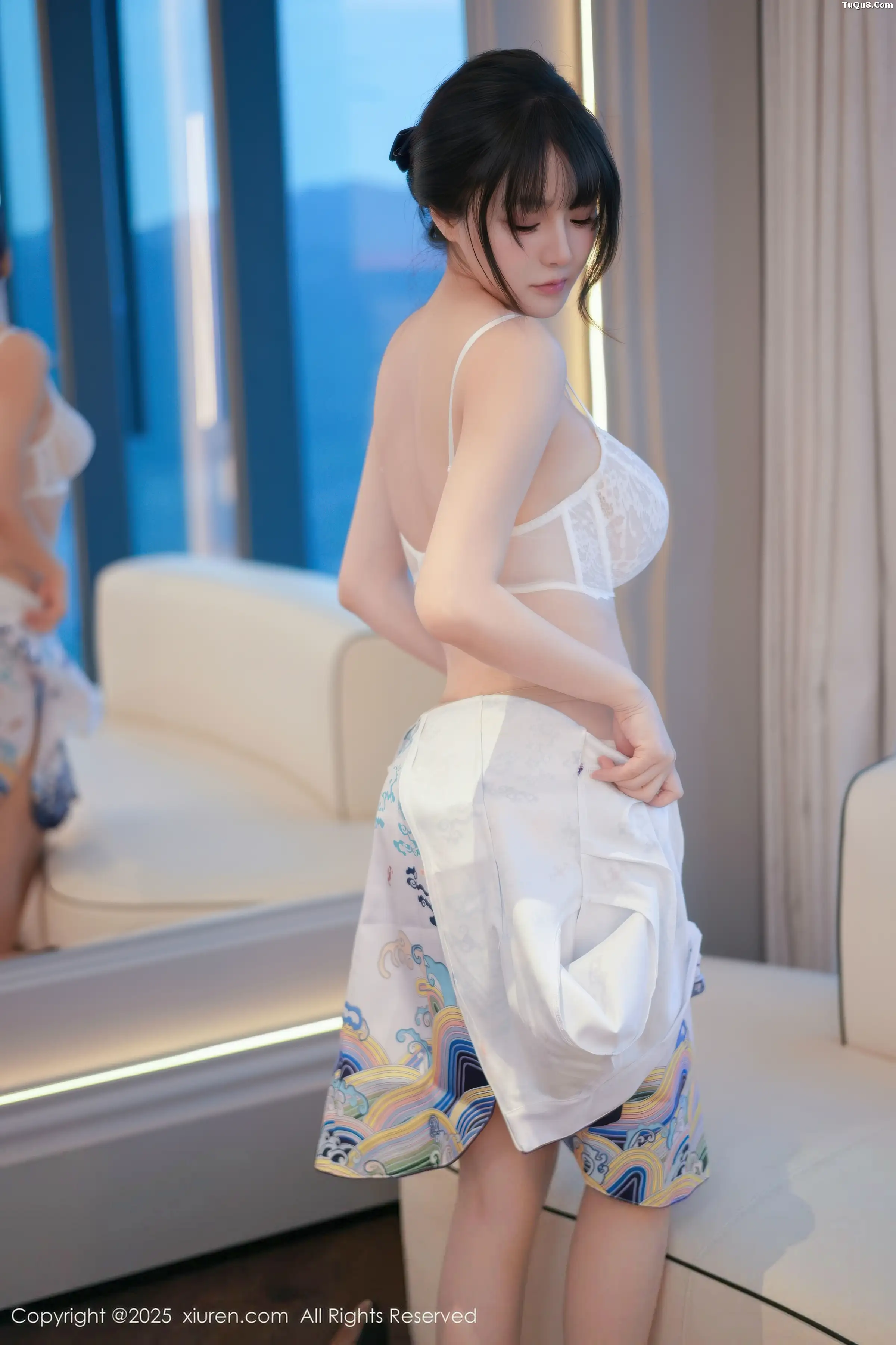沈南汐RuRu性感浅色旗袍露白色蕾丝内衣秀凹凸身材绝美写真 第 44 张