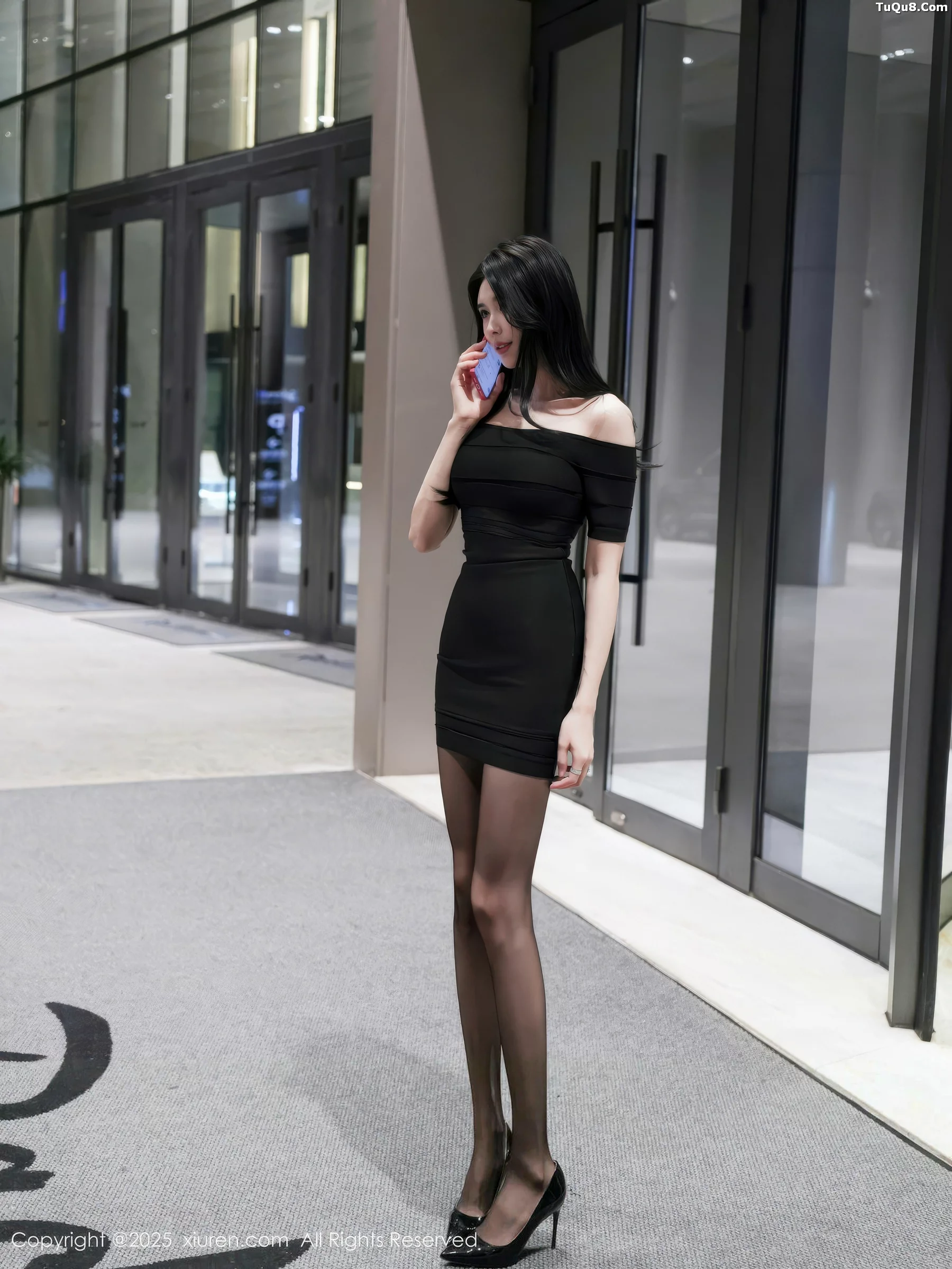 椰汁糯米姬性感黑色连衣短裙配超薄黑丝秀美腿绝美写真 第 2 张