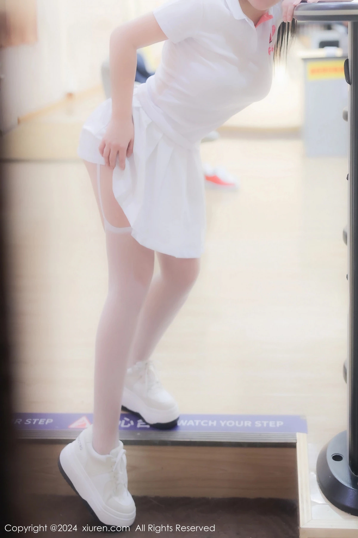 小薯条nienie球馆场景性感运动短裙套装秀丰腴身材绝美写真 第 20 张