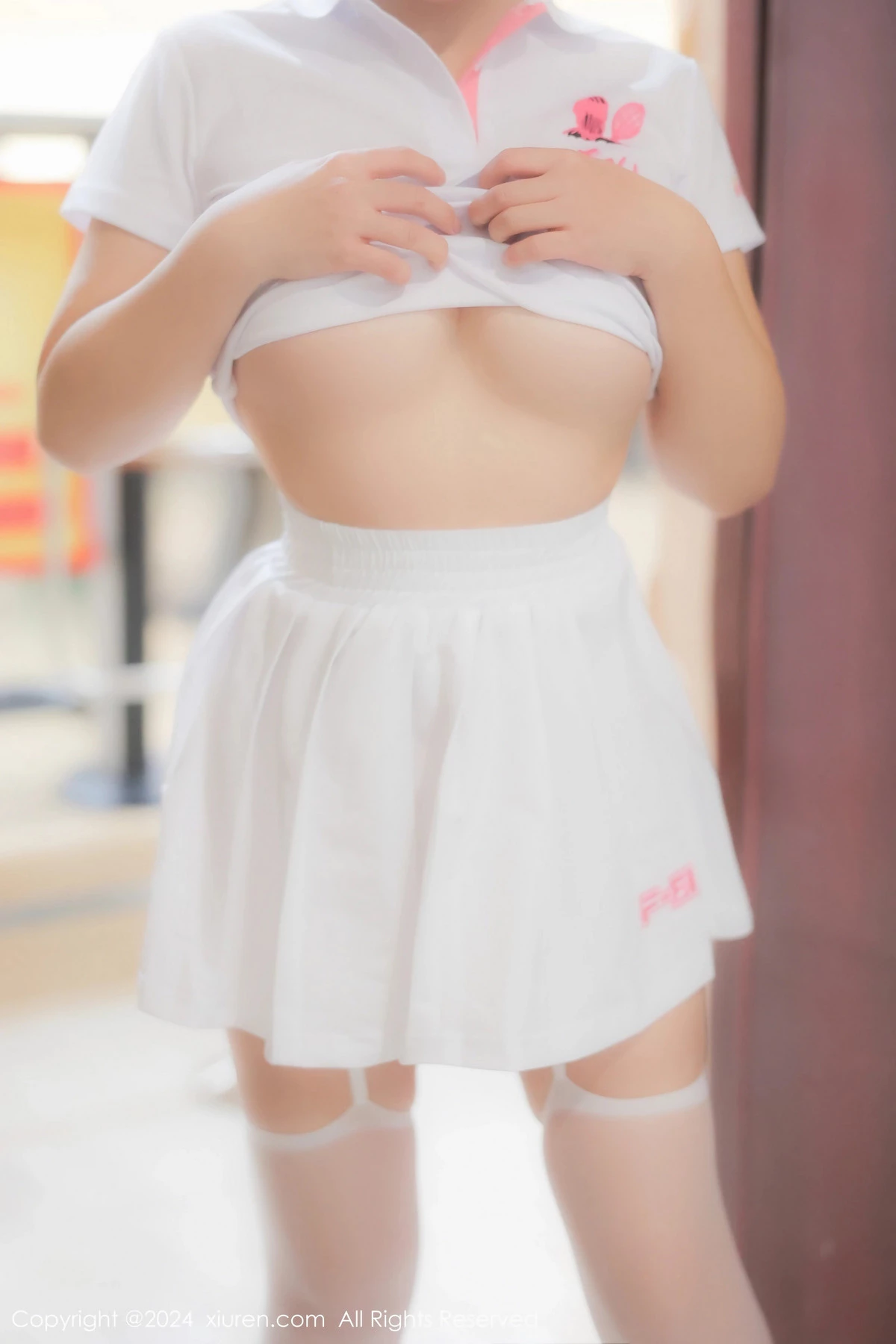 小薯条nienie球馆场景性感运动短裙套装秀丰腴身材绝美写真 第 22 张