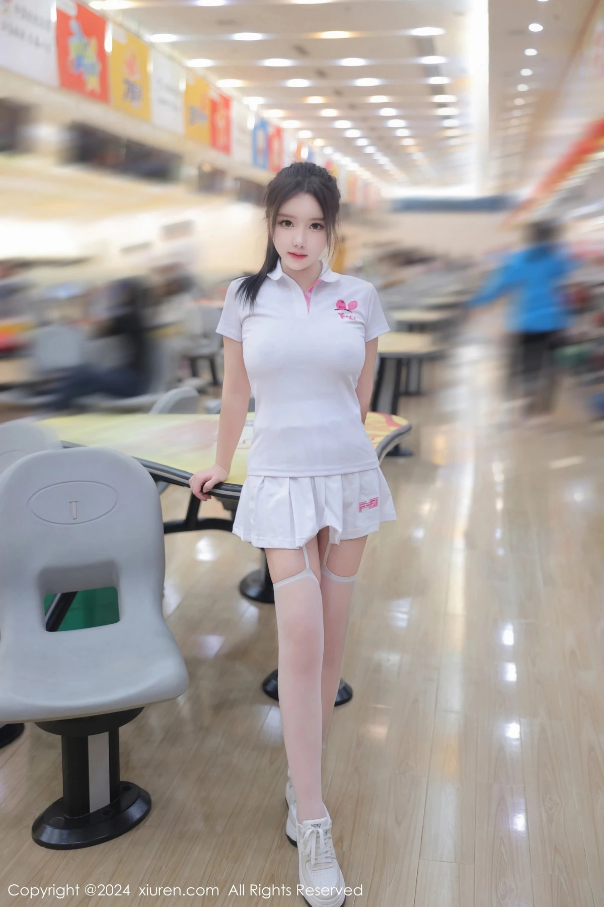 小薯条nienie球馆场景性感运动短裙套装秀丰腴身材绝美写真 第 29 张
