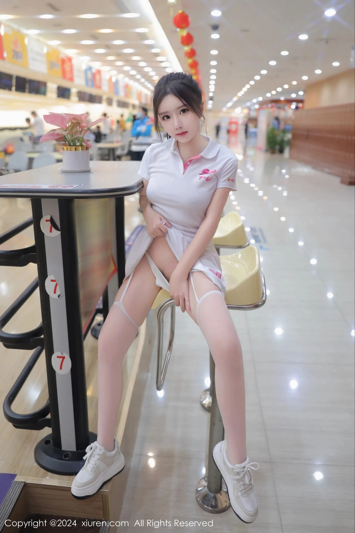 小薯条nienie球馆场景性感运动短裙套装秀丰腴身材绝美写真 第 37 张