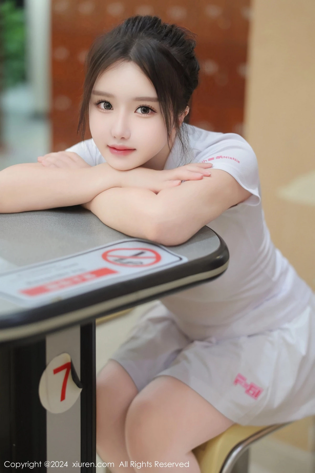 小薯条nienie球馆场景性感运动短裙套装秀丰腴身材绝美写真 第 41 张
