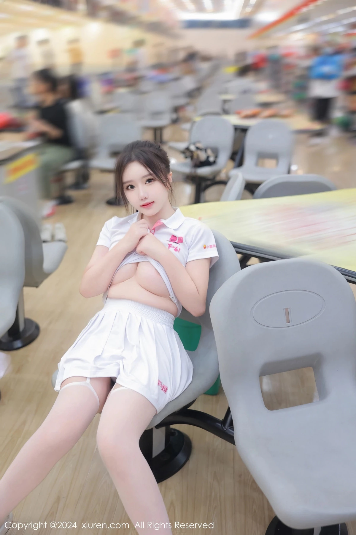 小薯条nienie球馆场景性感运动短裙套装秀丰腴身材绝美写真 第 44 张