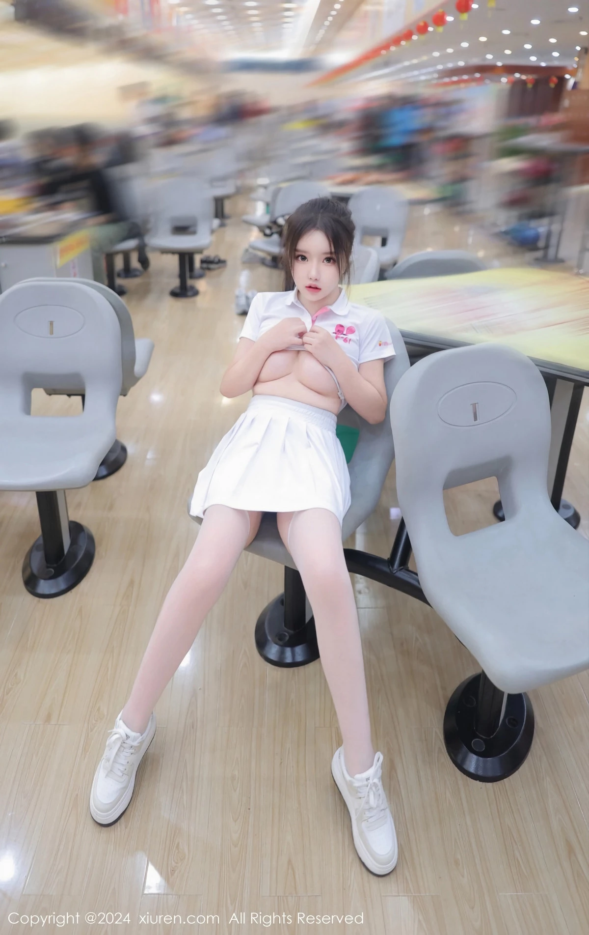 小薯条nienie球馆场景性感运动短裙套装秀丰腴身材绝美写真 第 45 张