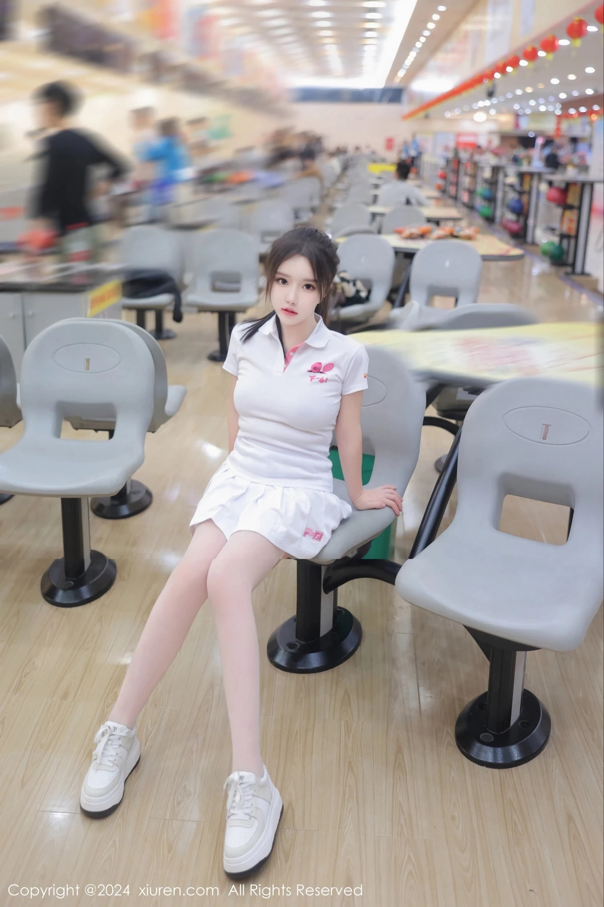 小薯条nienie球馆场景性感运动短裙套装秀丰腴身材绝美写真 第 55 张