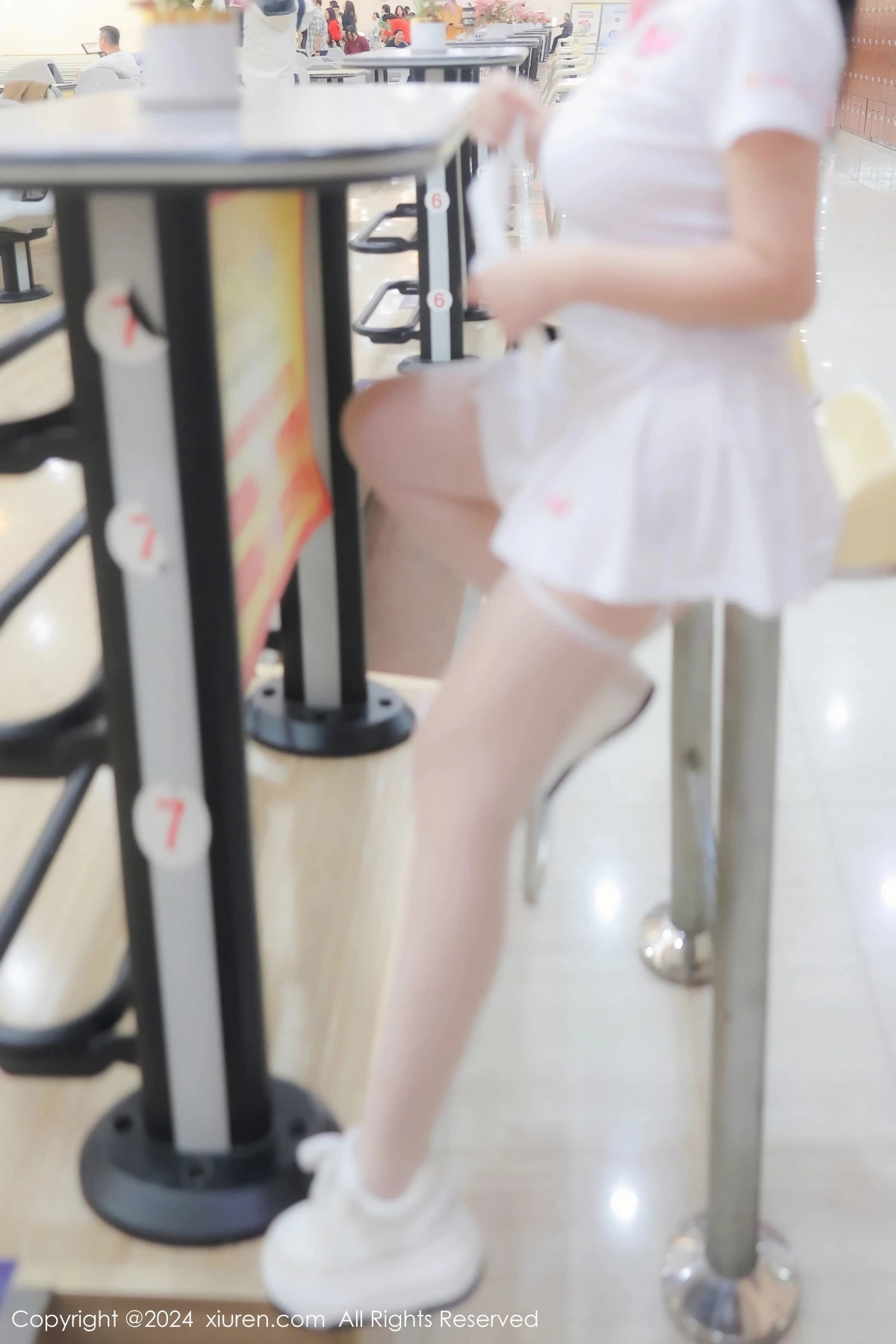 小薯条nienie球馆场景性感运动短裙套装秀丰腴身材绝美写真 第 57 张