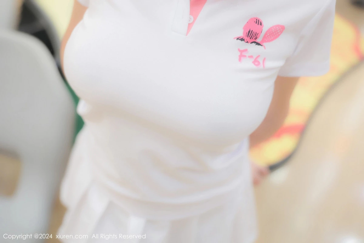 小薯条nienie球馆场景性感运动短裙套装秀丰腴身材绝美写真 第 62 张