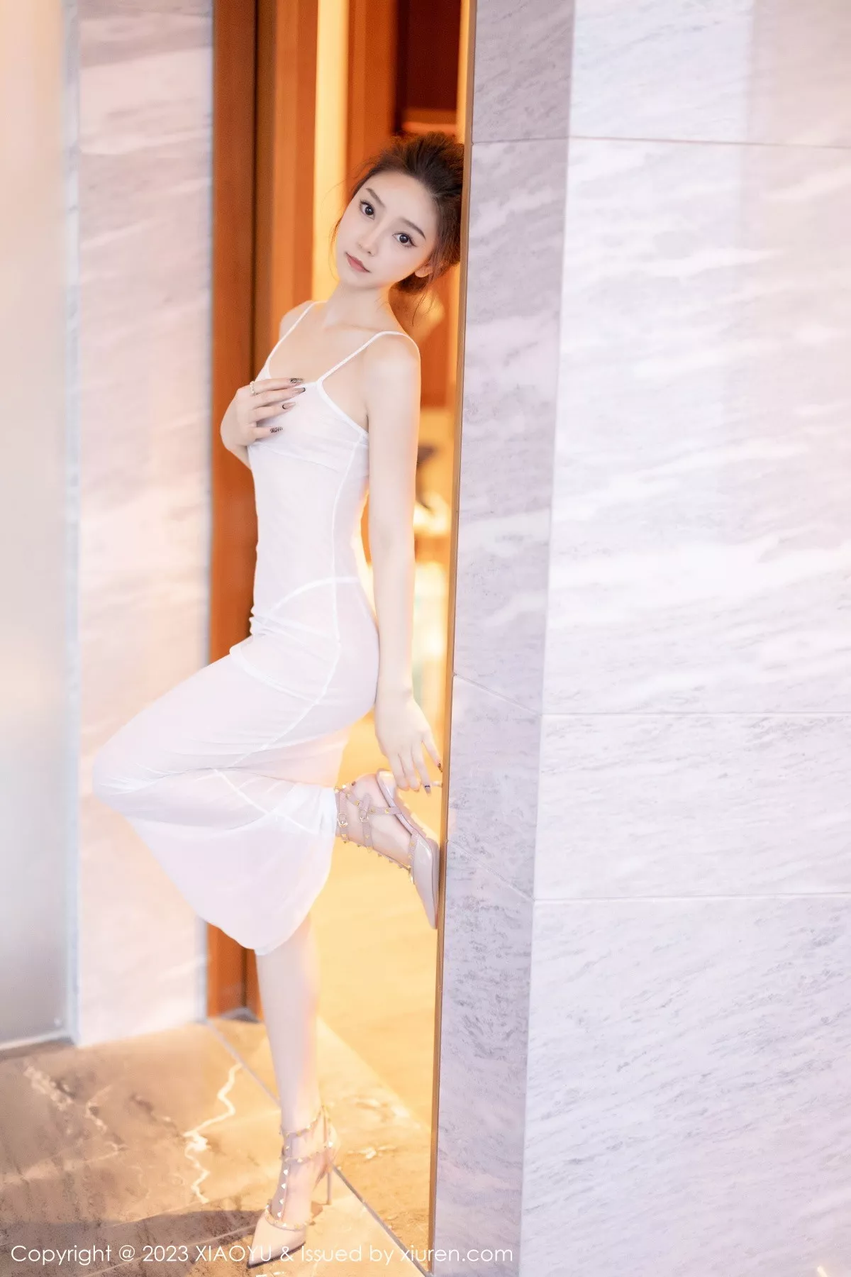 苏曼兮性感米色服饰配白色丝袜+白色薄纱长裙迷人绝美写真 第 113 张