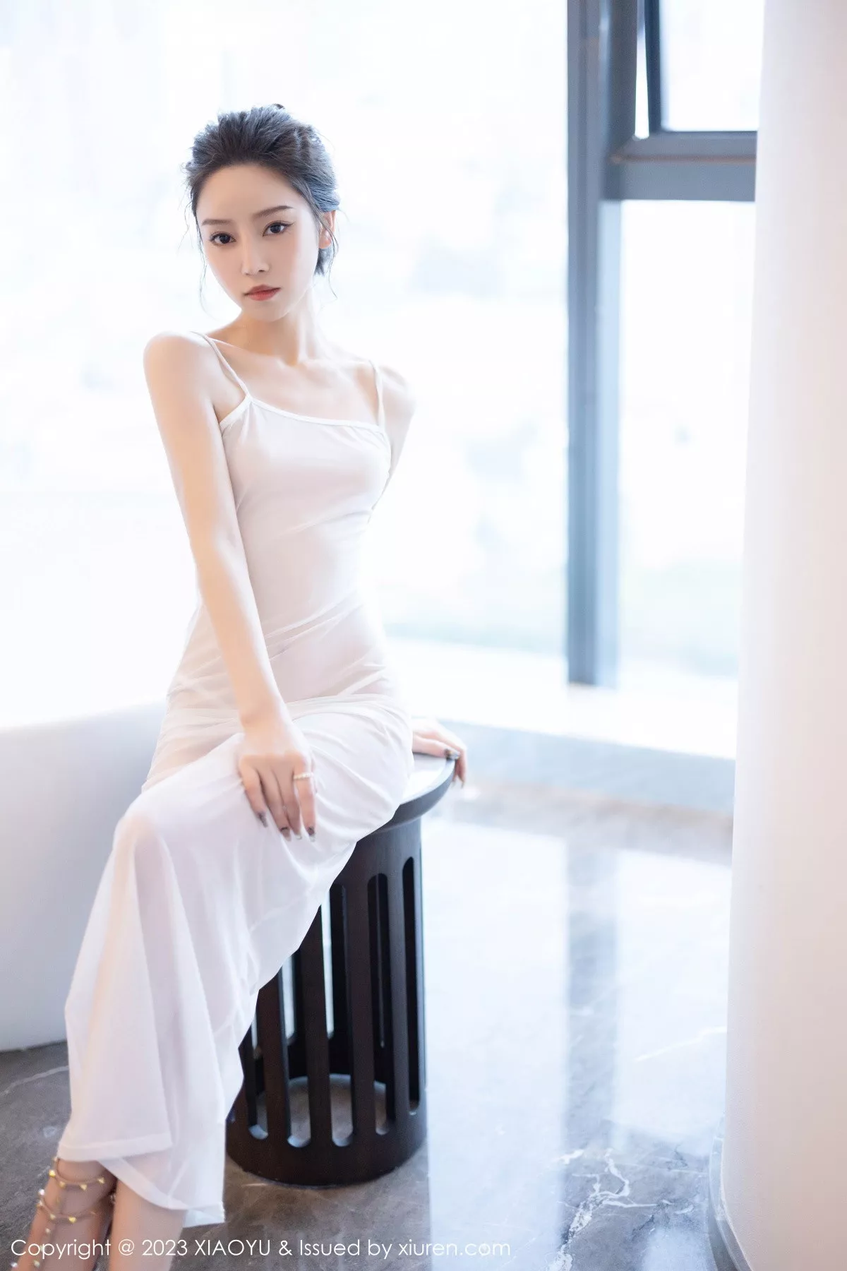 苏曼兮性感米色服饰配白色丝袜+白色薄纱长裙迷人绝美写真 第 65 张