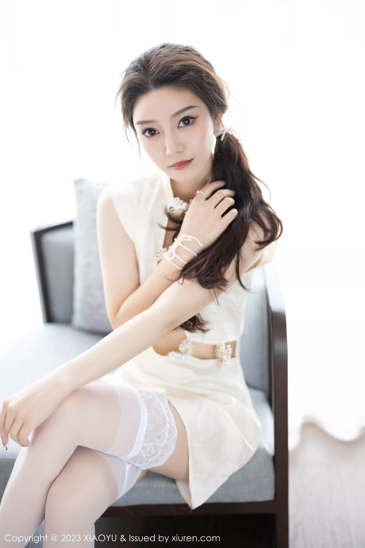 苏曼兮性感米色服饰配白色丝袜+白色薄纱长裙迷人绝美写真 第 7 张