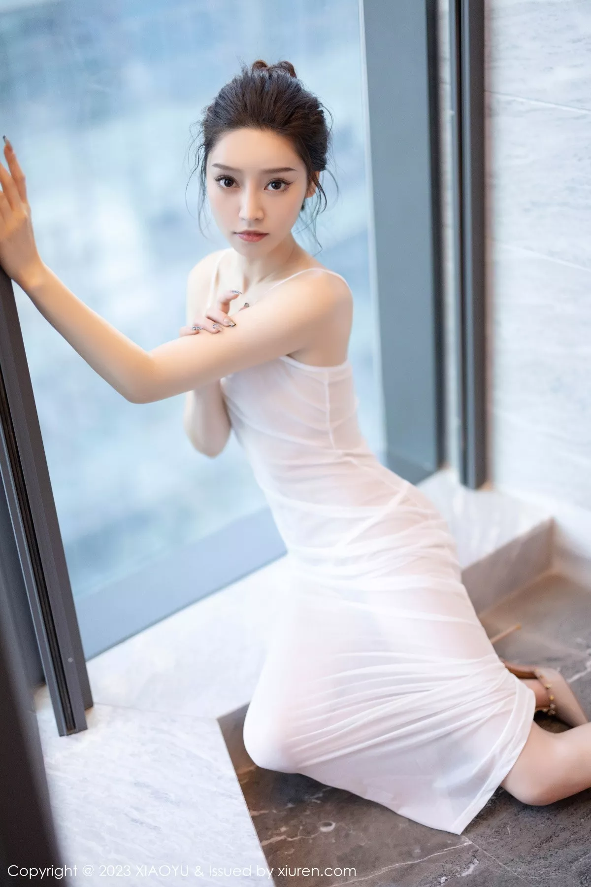 苏曼兮性感米色服饰配白色丝袜+白色薄纱长裙迷人绝美写真 第 81 张