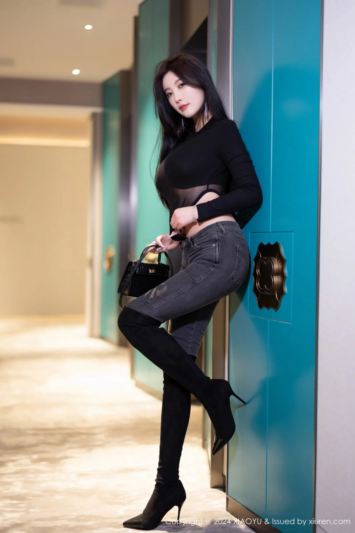 杨晨晨Yome性感黑色网状服饰配黑长靴秀丰腴身材绝美写真 第 14 张