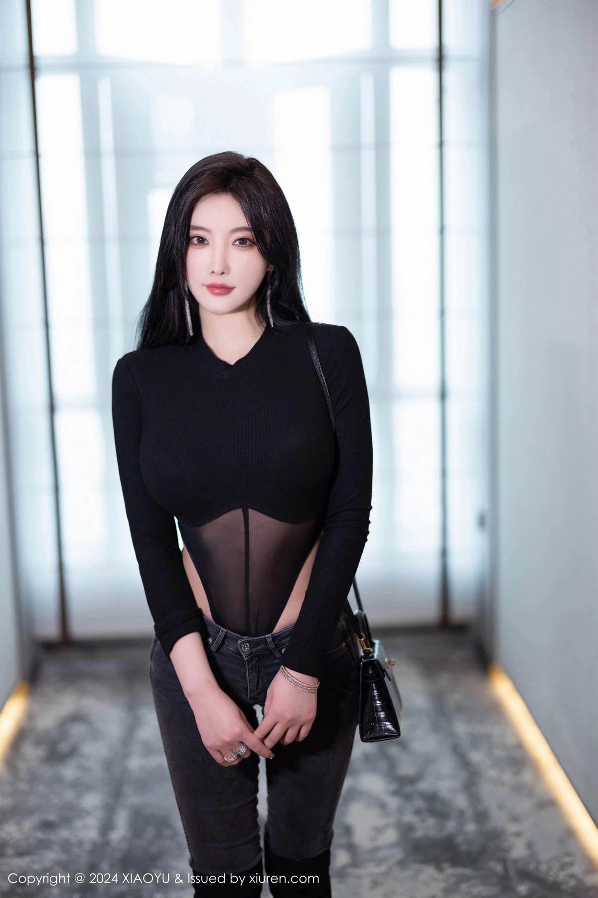 杨晨晨Yome性感黑色网状服饰配黑长靴秀丰腴身材绝美写真 第 3 张
