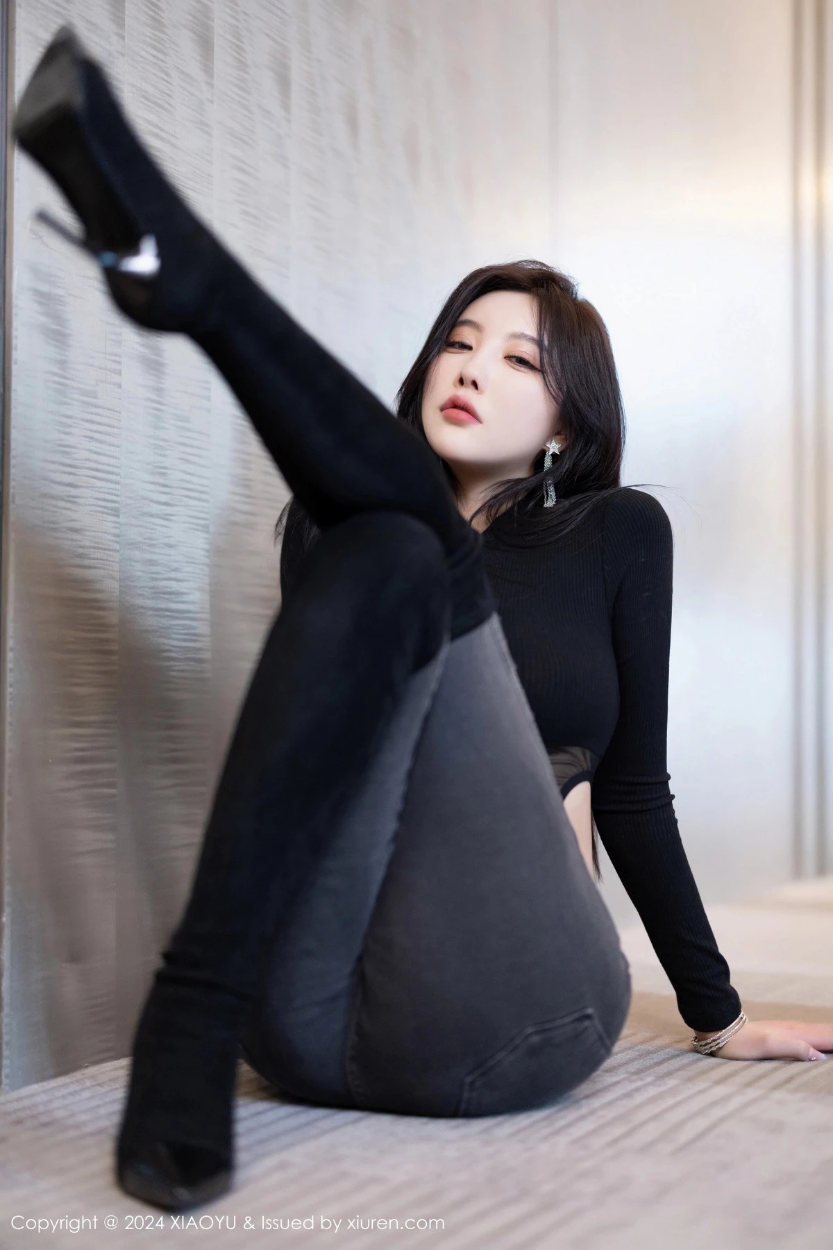 杨晨晨Yome性感黑色网状服饰配黑长靴秀丰腴身材绝美写真 第 31 张