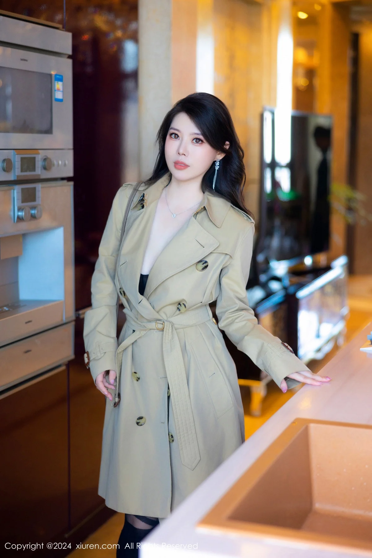 白茹雪浅色风衣露性感黑色情趣内衣秀丰腴身姿惹火绝美写真 第 2 张