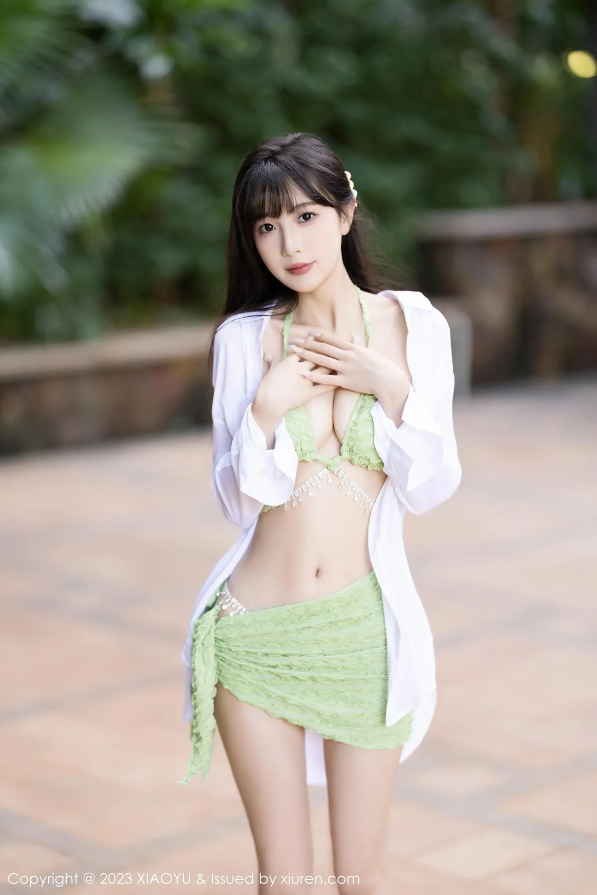 林星阑性感绿色比基尼服饰+灰色薄纱情趣服饰惹火绝美写真 第 2 张