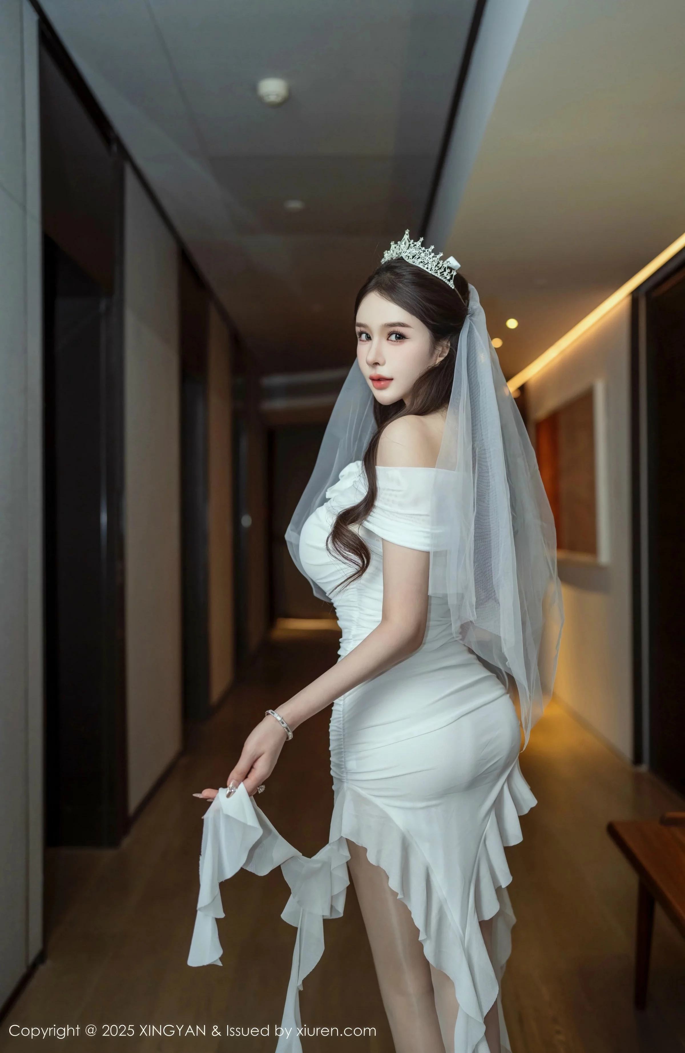 李丽莎私房合集性感白色薄透婚纱服饰秀惹火身材绝美写真 第 2 张