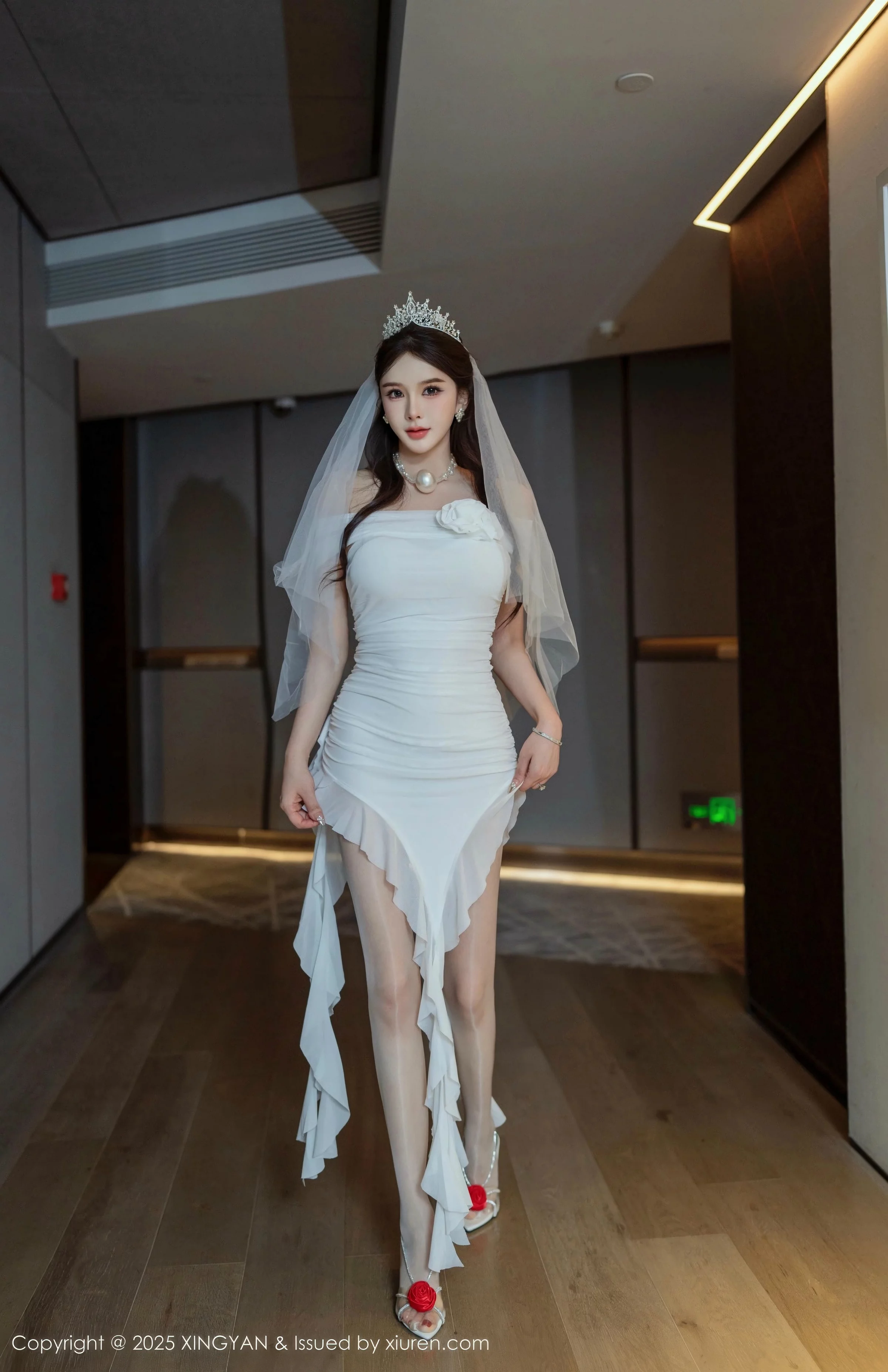 李丽莎私房合集性感白色薄透婚纱服饰秀惹火身材绝美写真 第 6 张