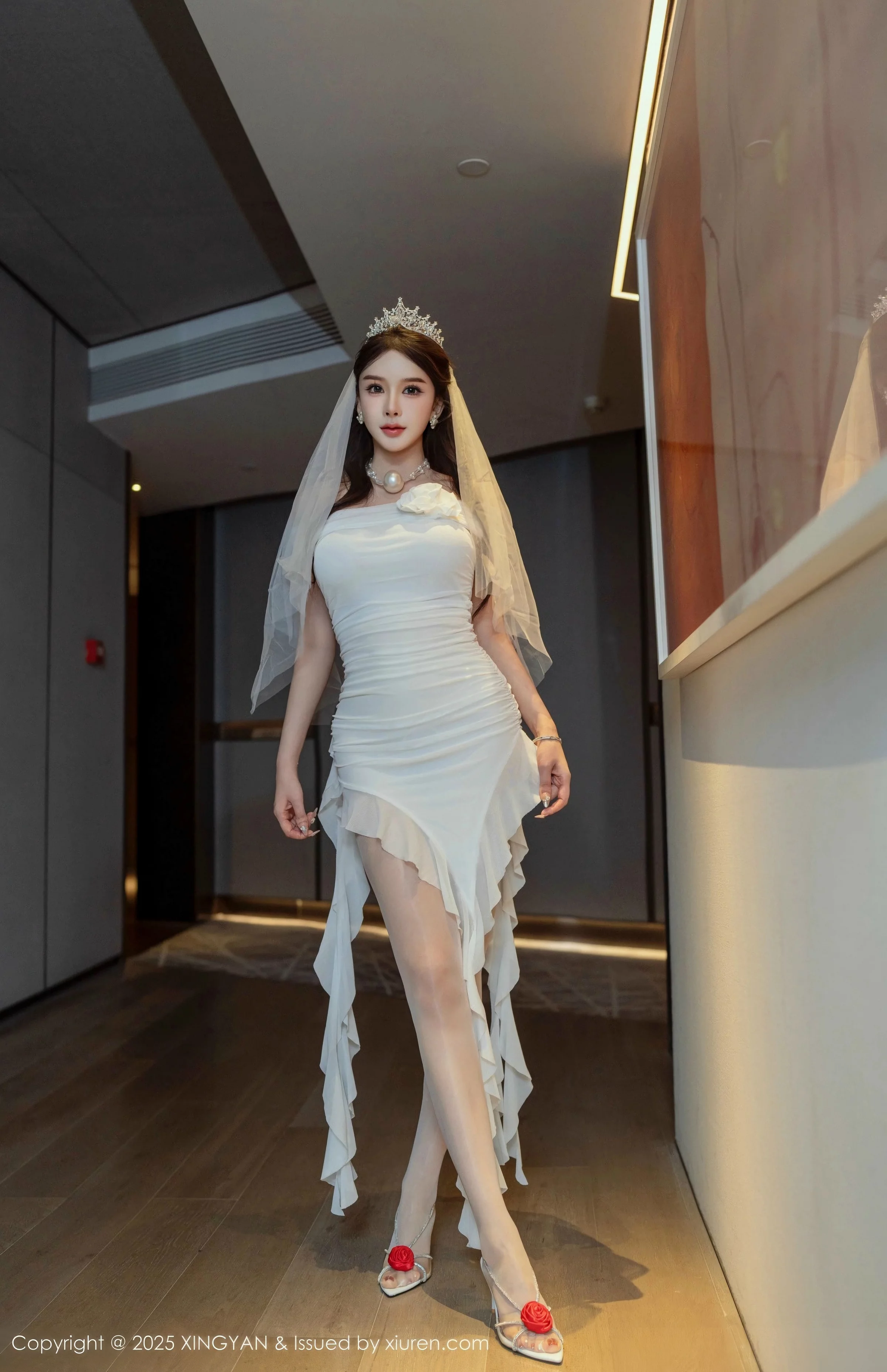 李丽莎私房合集性感白色薄透婚纱服饰秀惹火身材绝美写真 第 8 张