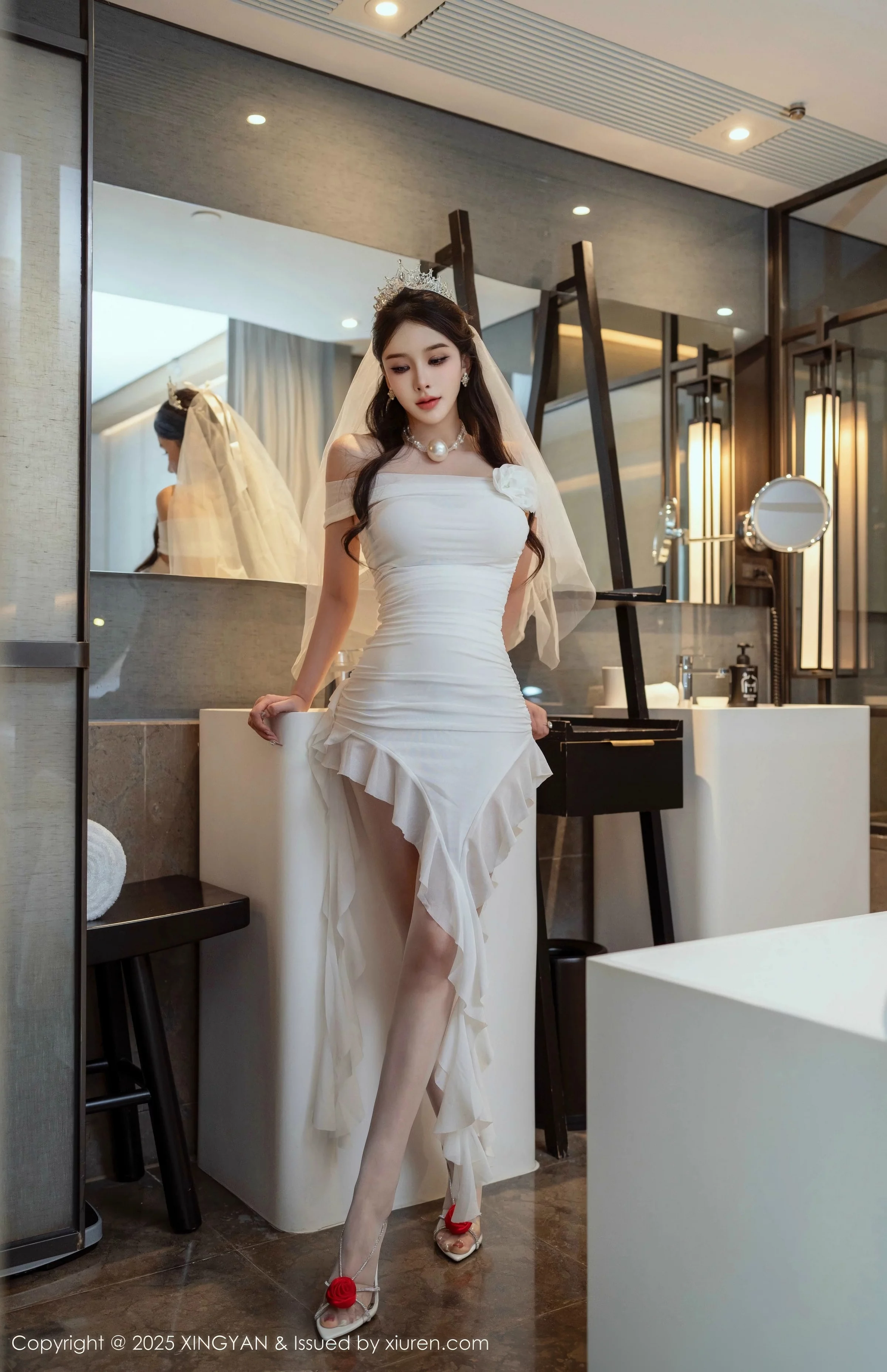 李丽莎私房合集性感白色薄透婚纱服饰秀惹火身材绝美写真 第 9 张