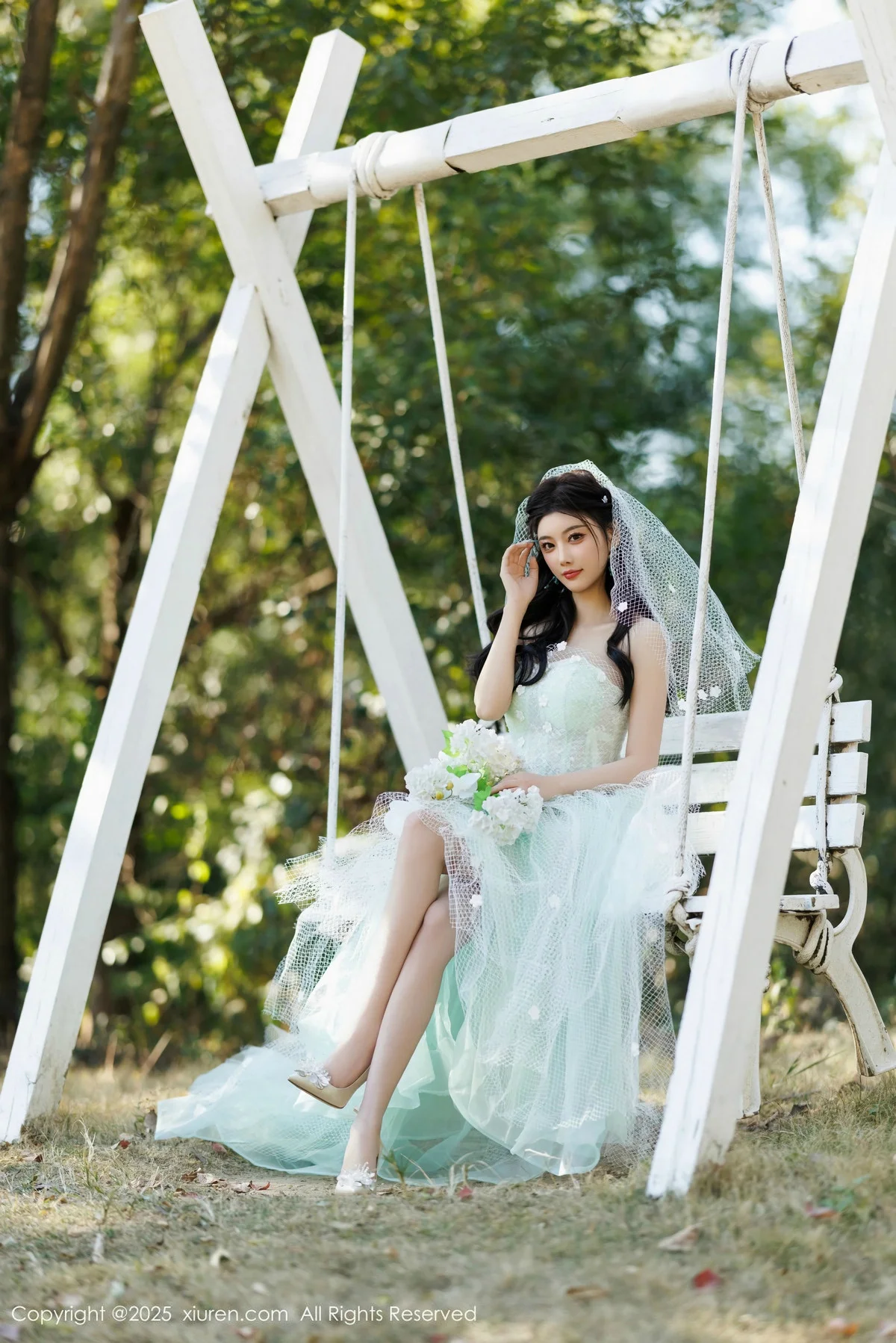 杨晨晨Yome性感白色情趣内衣配白丝吊袜秀丰腴身材绝美写真 第 10 张