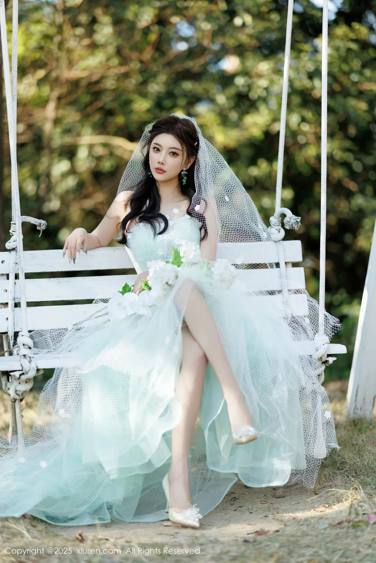 杨晨晨Yome性感白色情趣内衣配白丝吊袜秀丰腴身材绝美写真 第 11 张