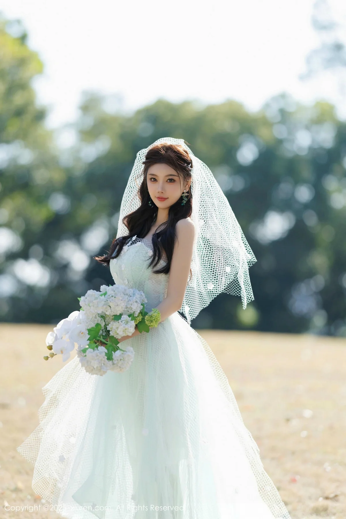 杨晨晨Yome性感白色情趣内衣配白丝吊袜秀丰腴身材绝美写真 第 3 张